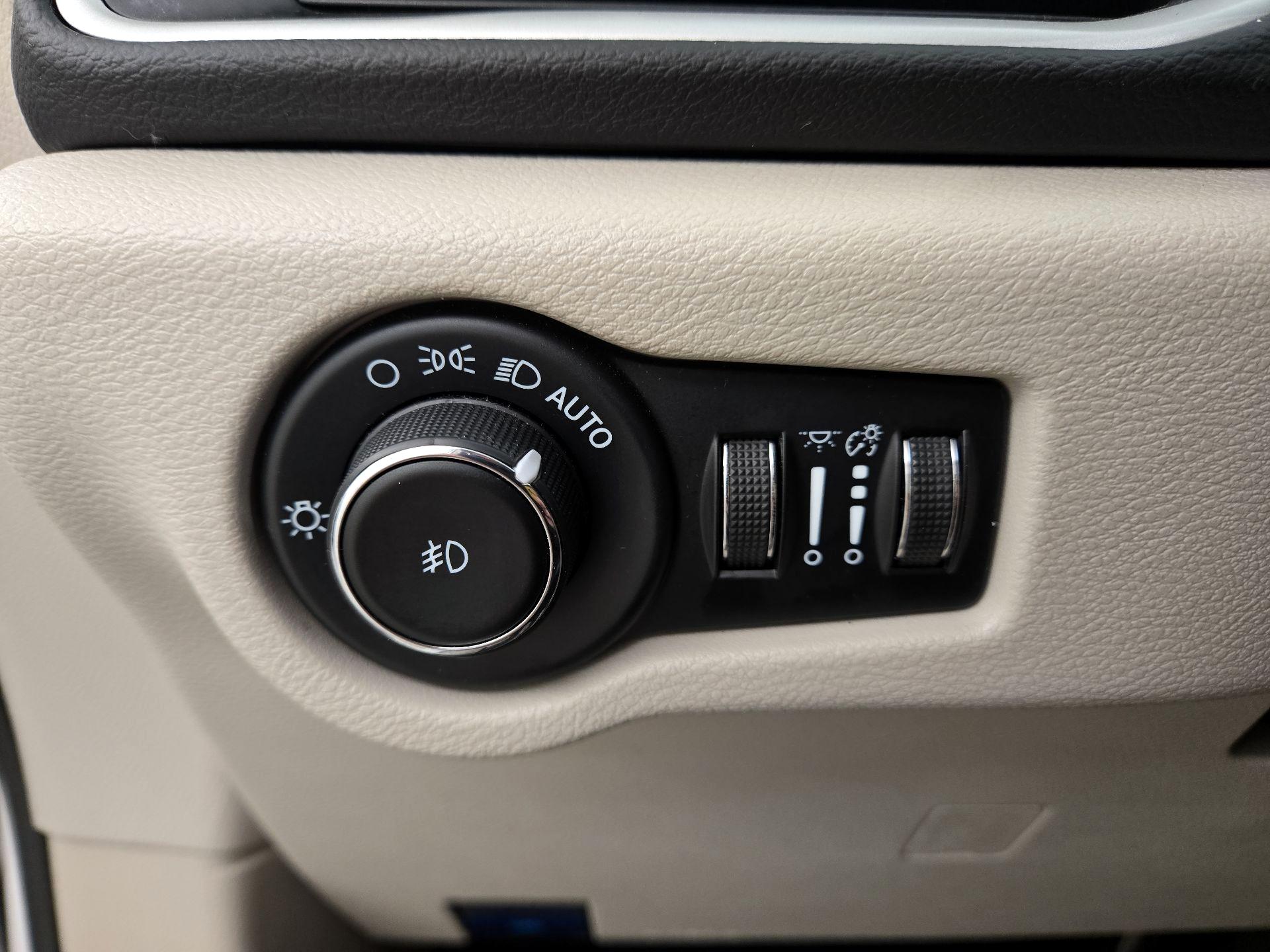 Thumbnail: 2023 Chrysler Pacifica - 13