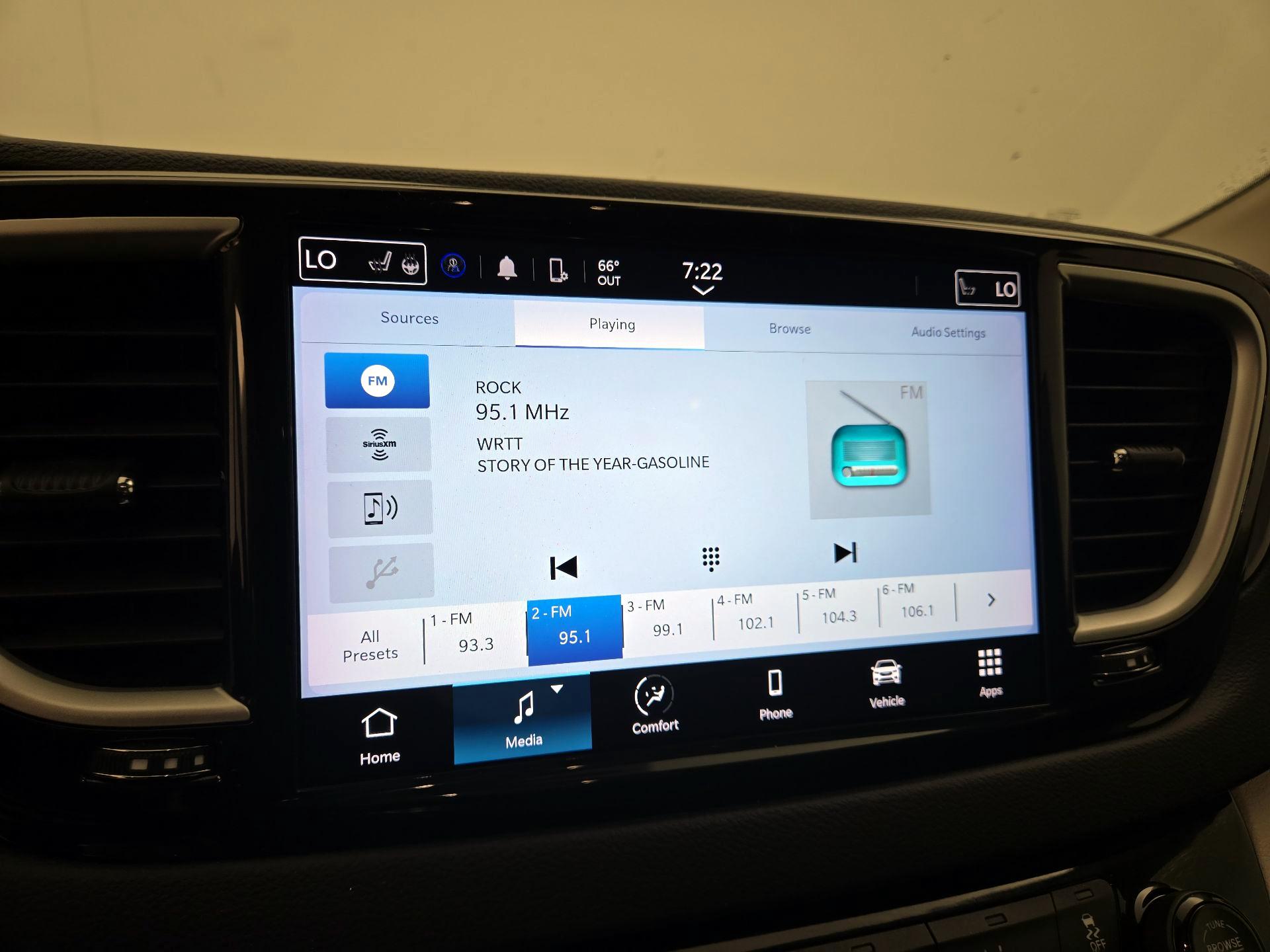 Thumbnail: 2023 Chrysler Pacifica - 15