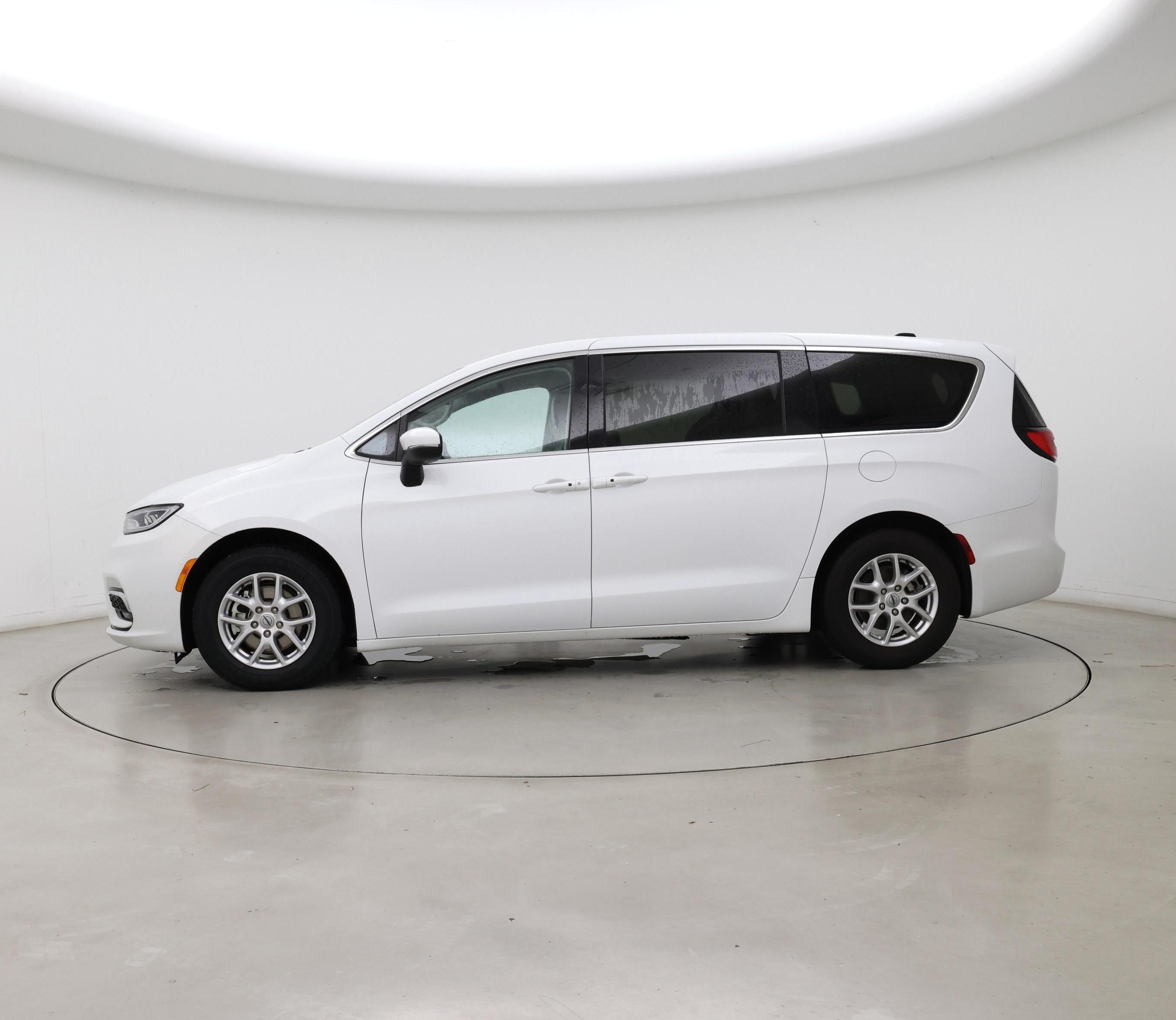 Thumbnail: 2023 Chrysler Pacifica - 3