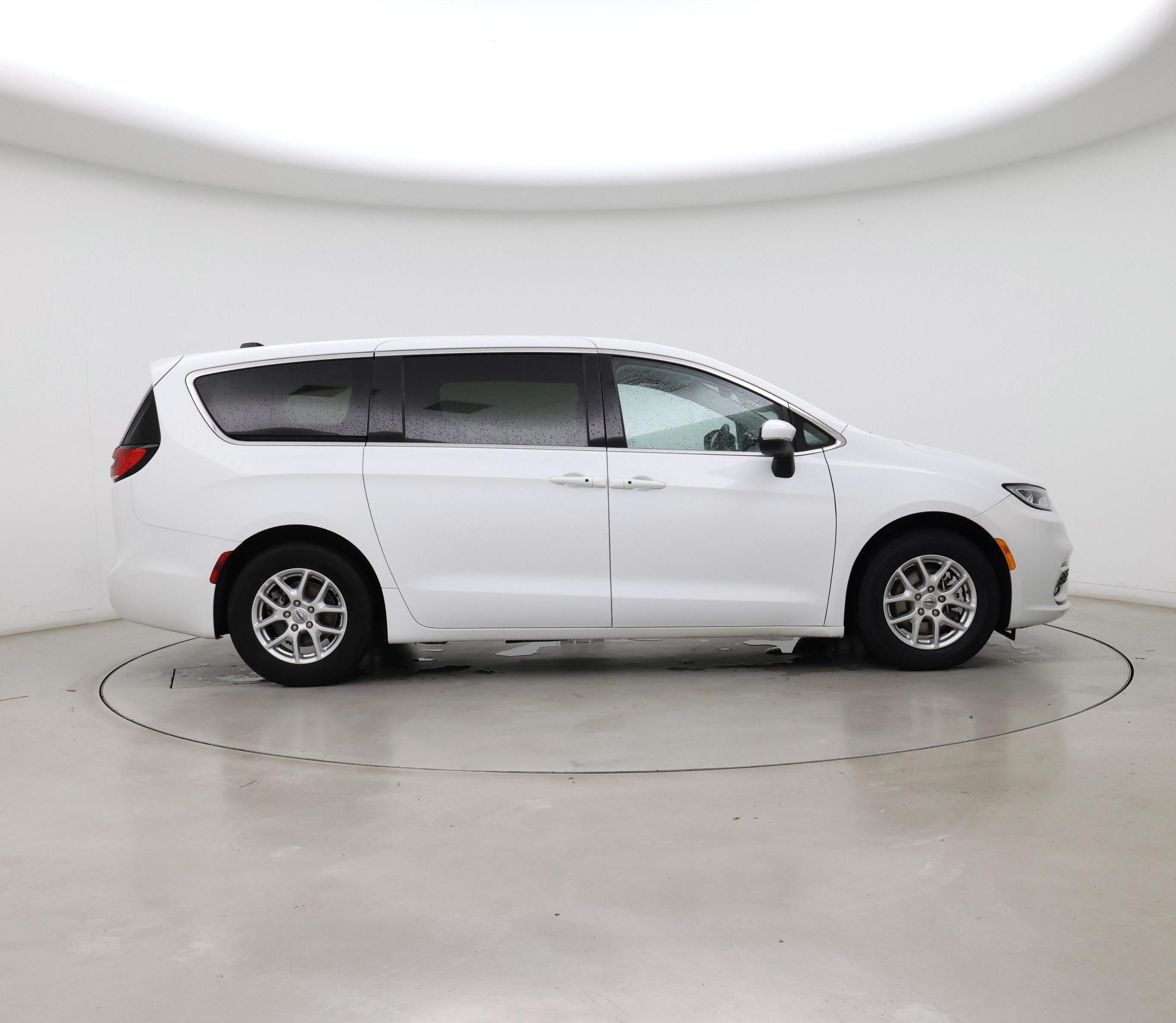 Thumbnail: 2023 Chrysler Pacifica - 7