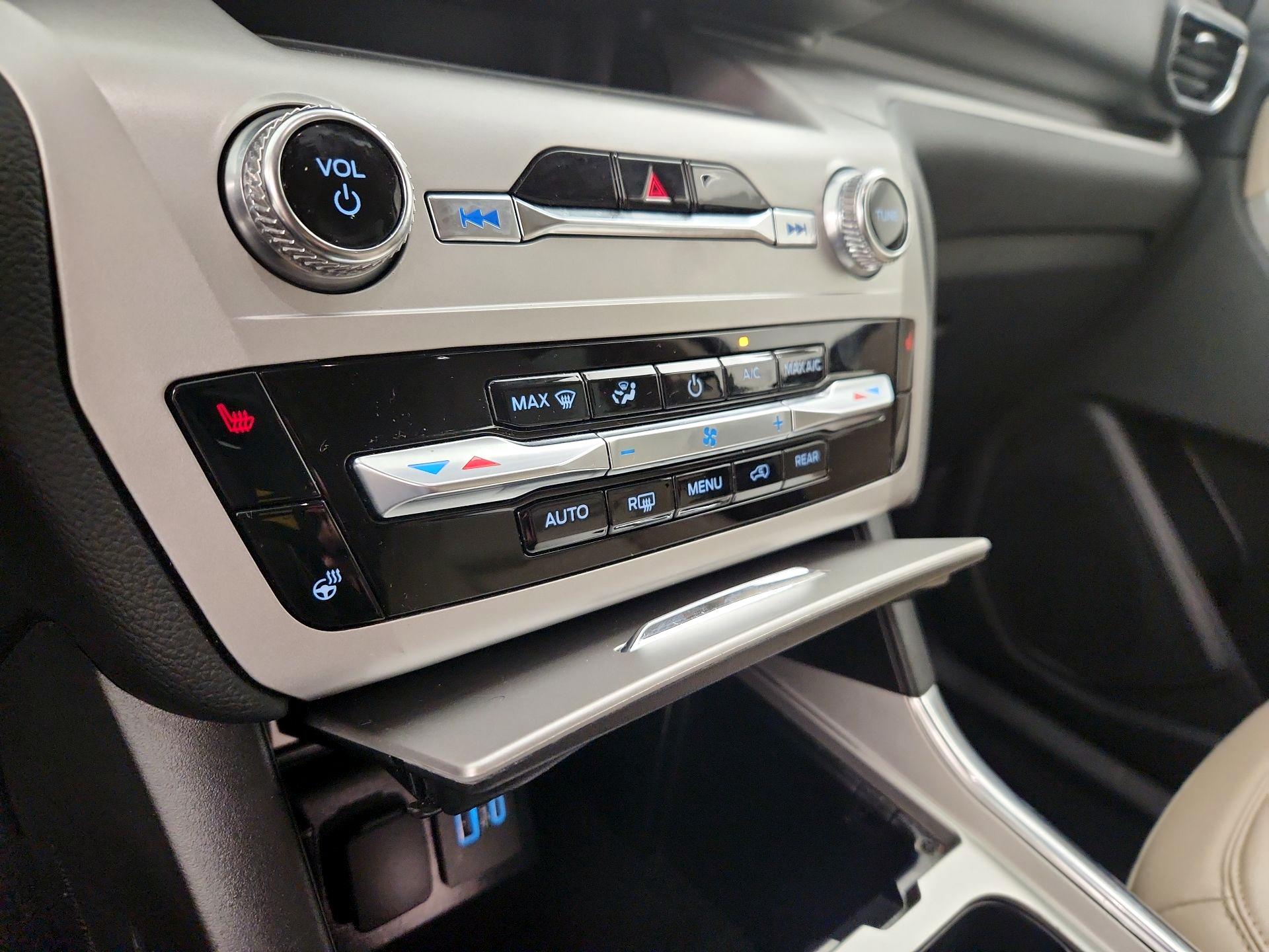 Thumbnail: 2022 Ford Explorer - 16