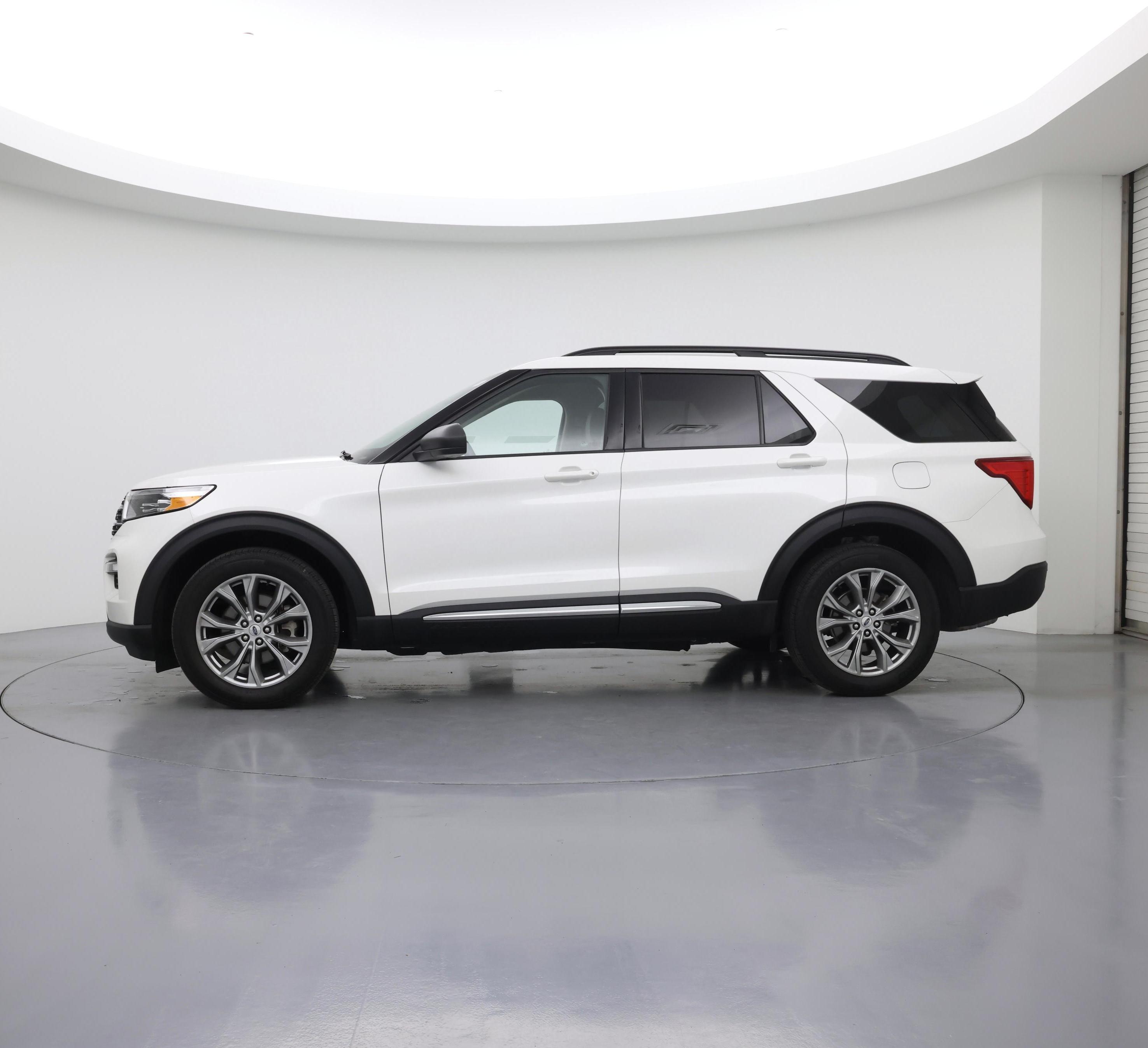 Thumbnail: 2022 Ford Explorer - 3