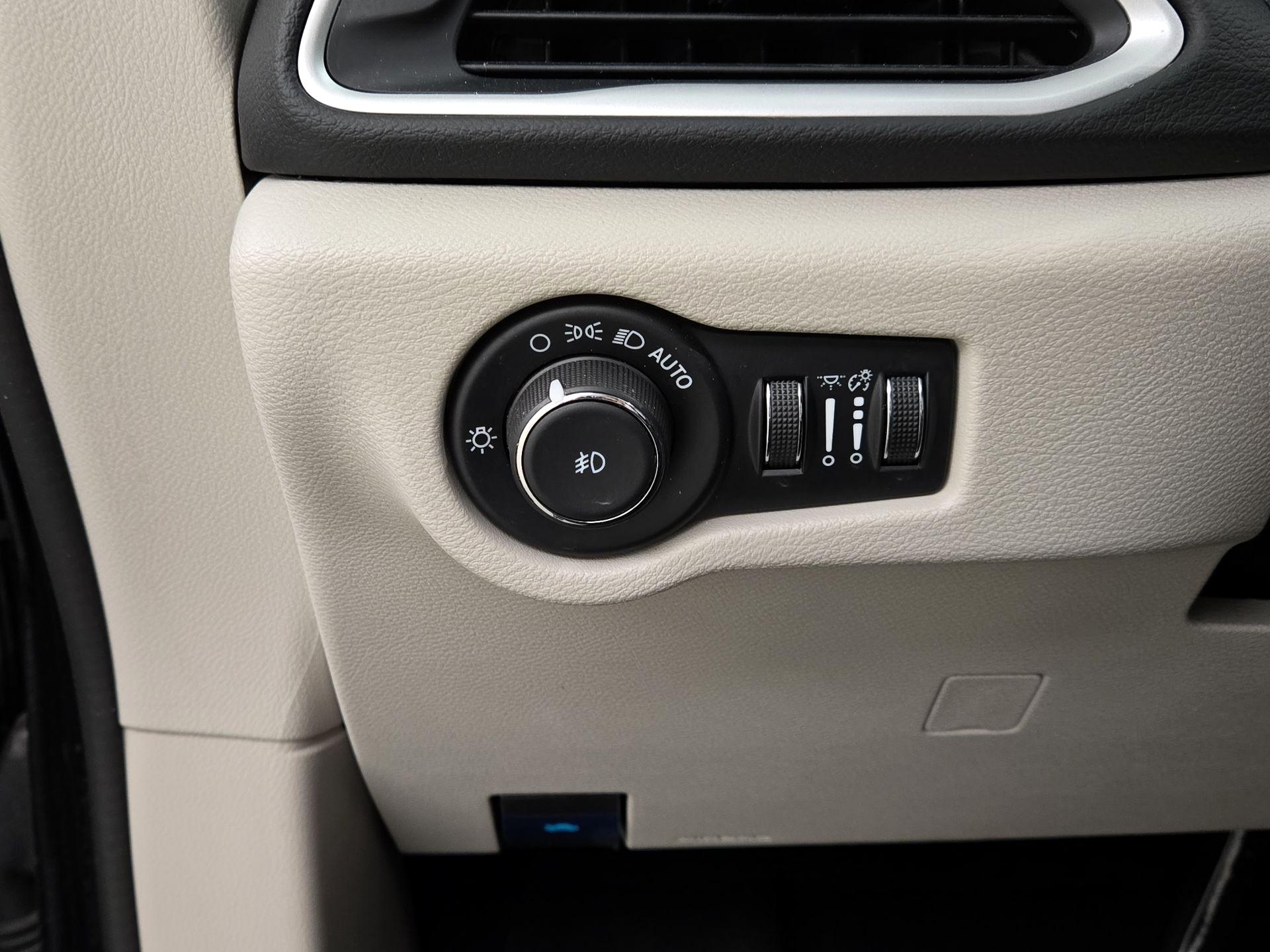 Thumbnail: 2024 Chrysler Pacifica - 13