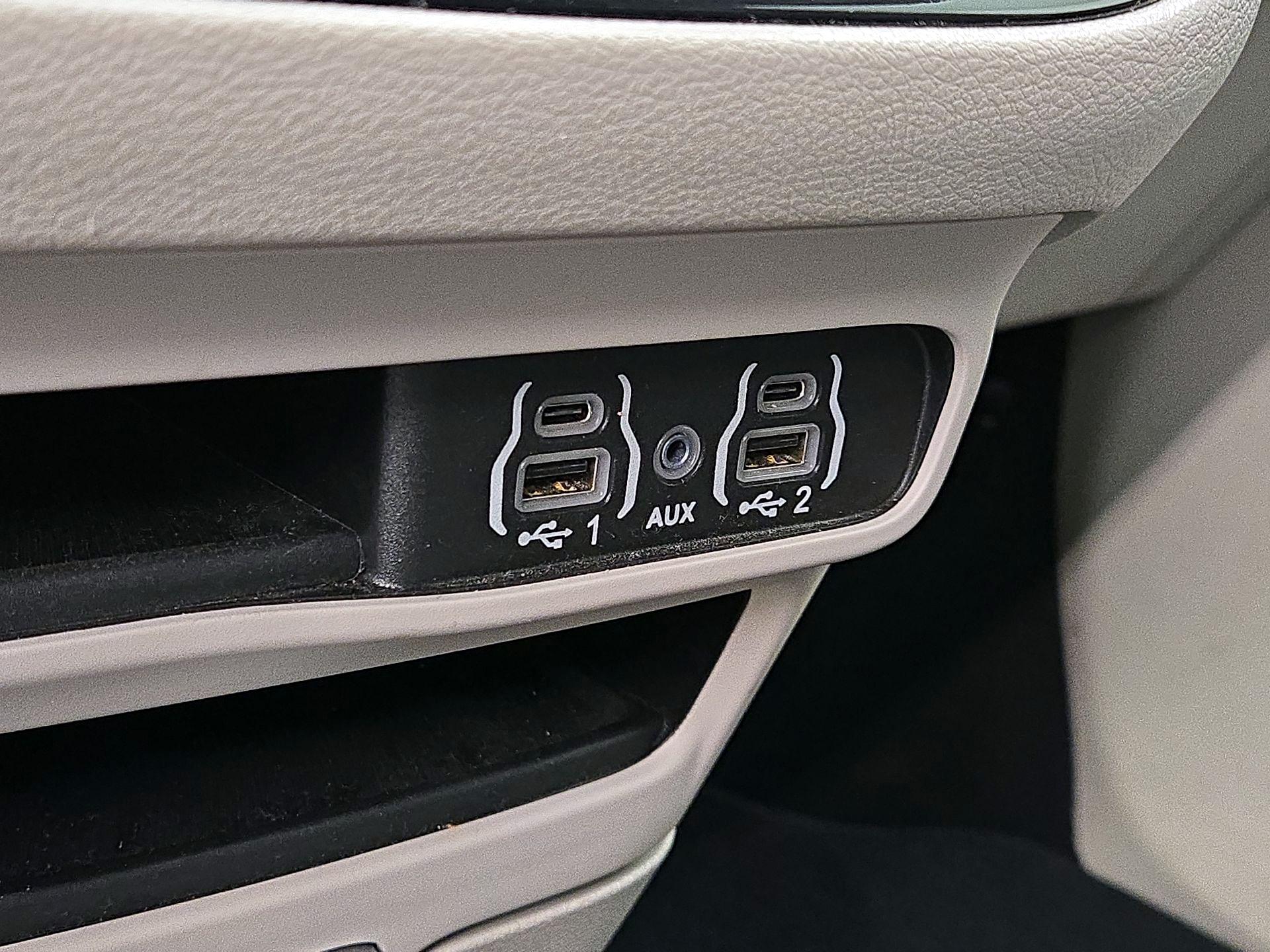 Thumbnail: 2024 Chrysler Pacifica - 18