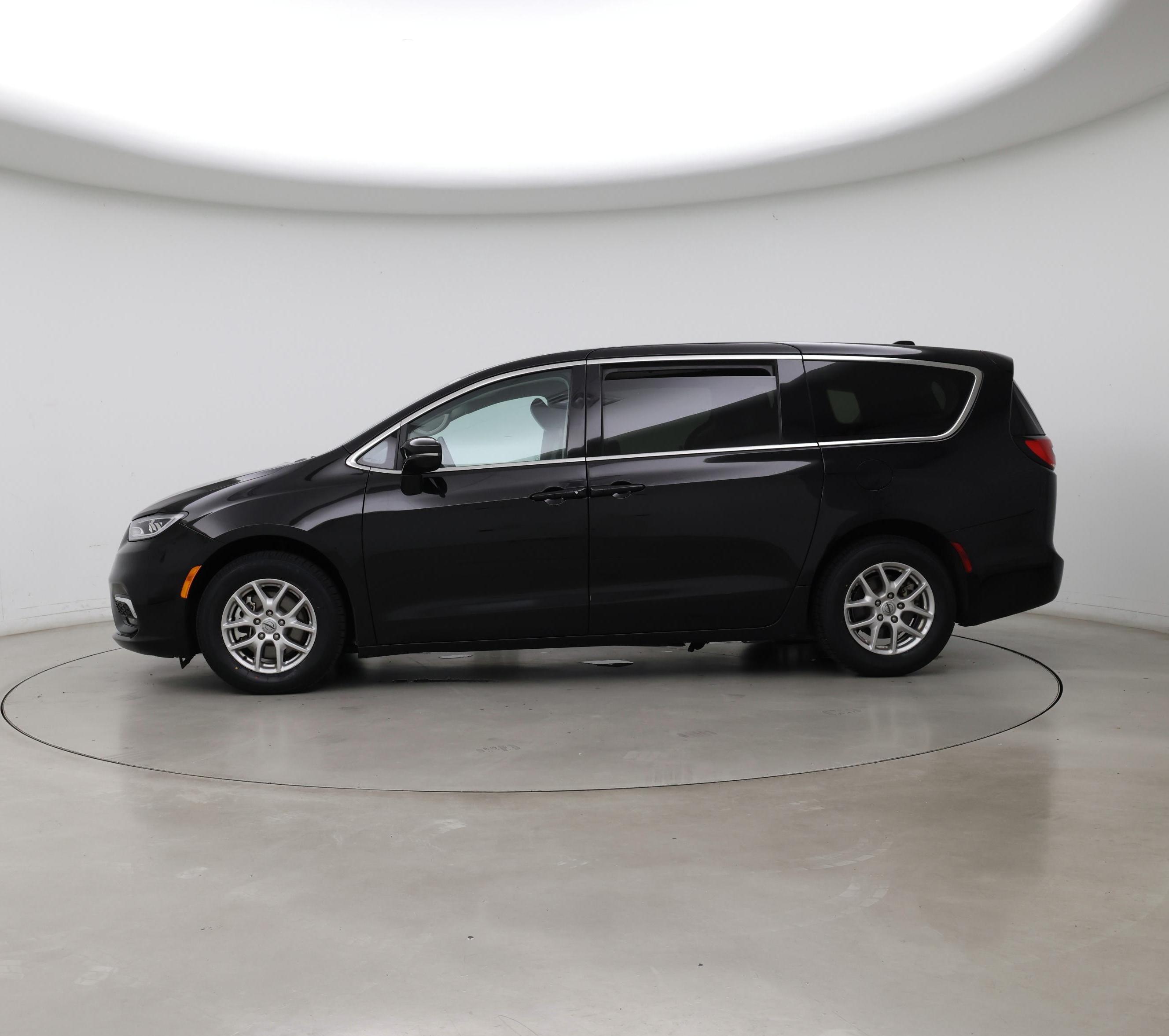 Thumbnail: 2024 Chrysler Pacifica - 3