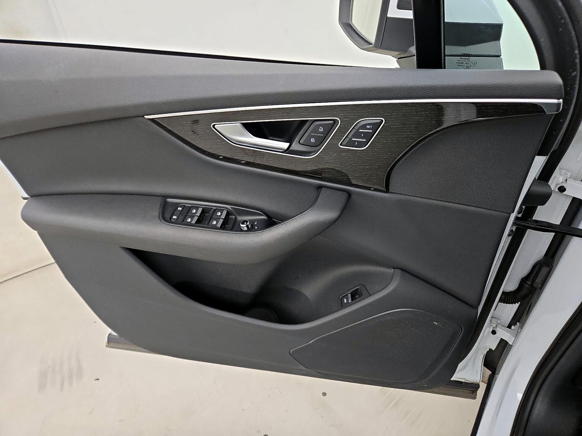 Thumbnail: 2022 Audi Q7 - 12