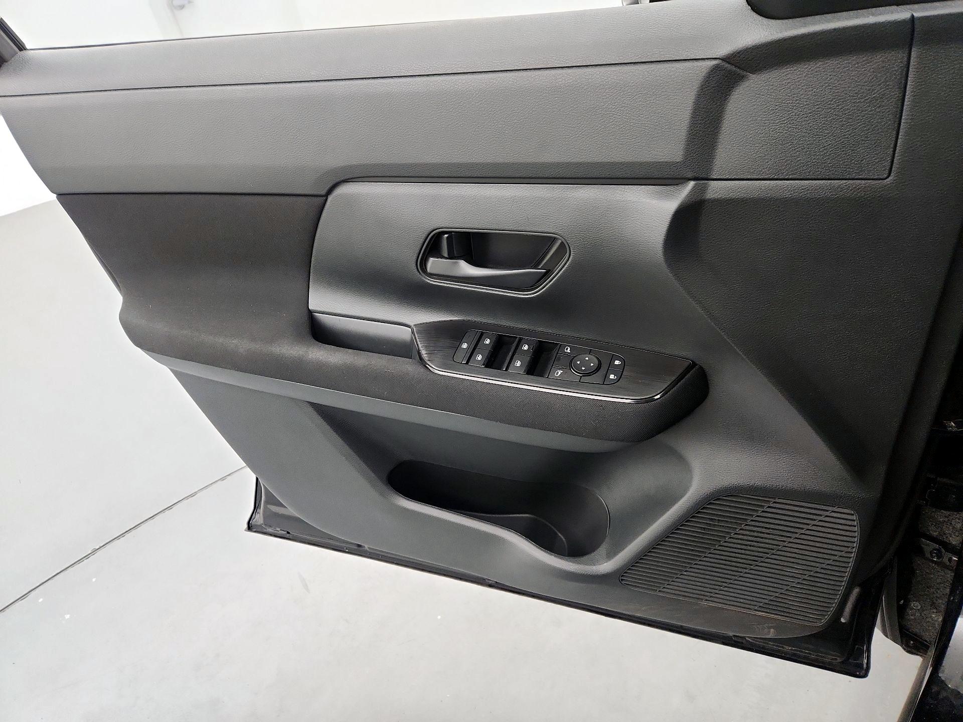 Thumbnail: 2025 Nissan Kicks - 12