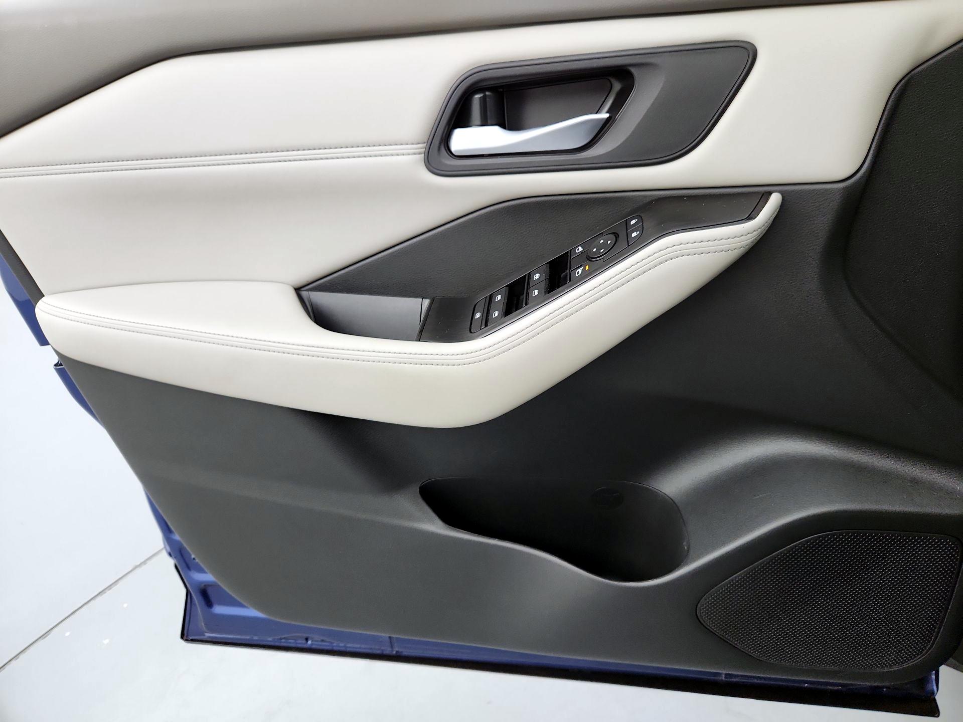 Thumbnail: 2023 Nissan Rogue - 12