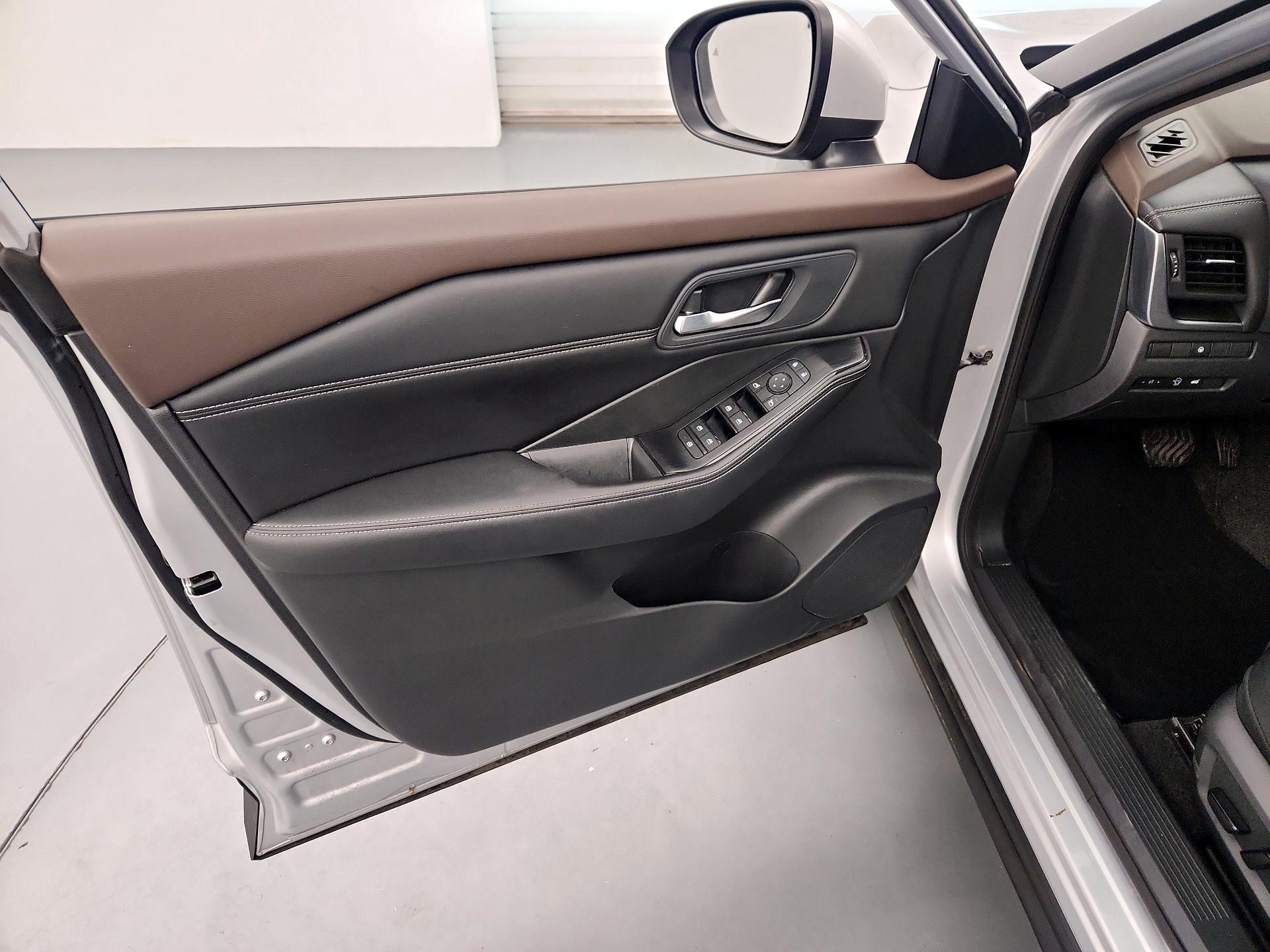 Thumbnail: 2023 Nissan Rogue - 12