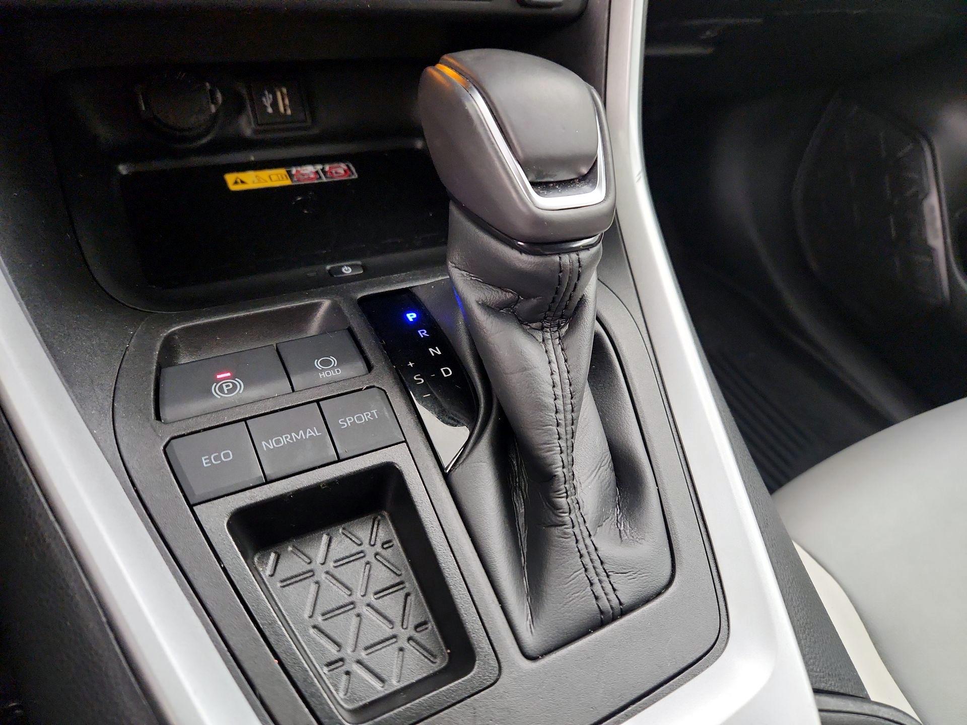 Thumbnail: 2023 Toyota RAV4 - 17