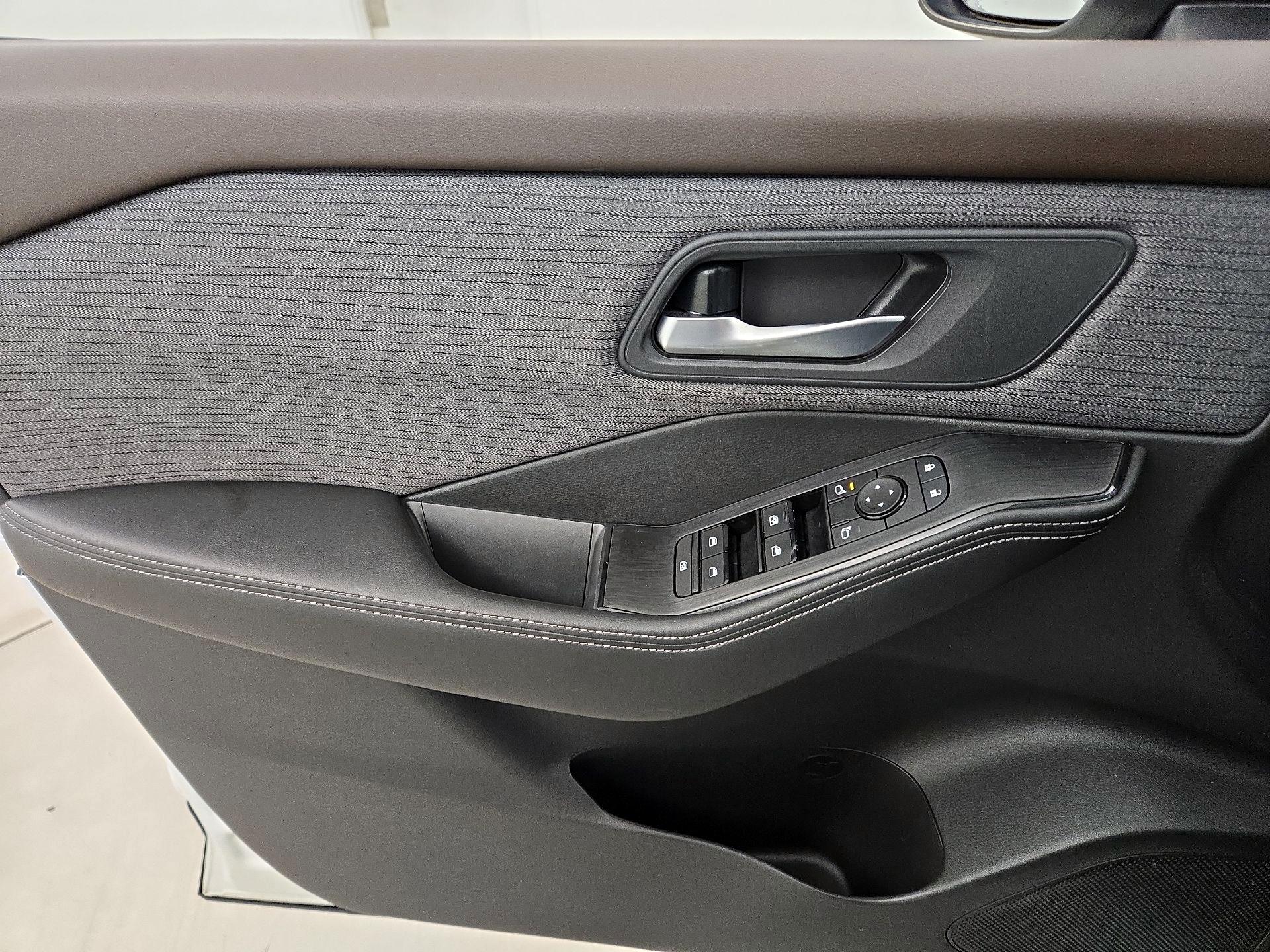 Thumbnail: 2021 Nissan Rogue - 12