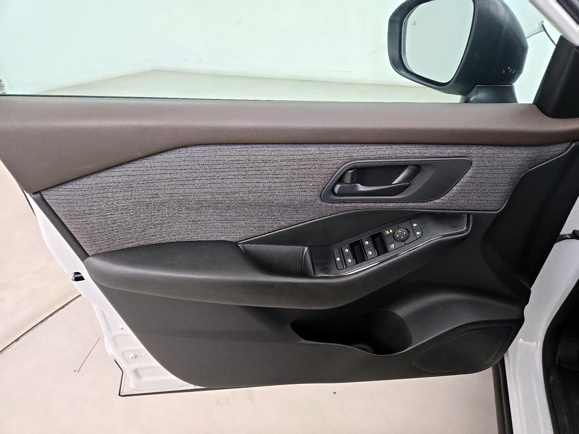 Thumbnail: 2023 Nissan Rogue - 12