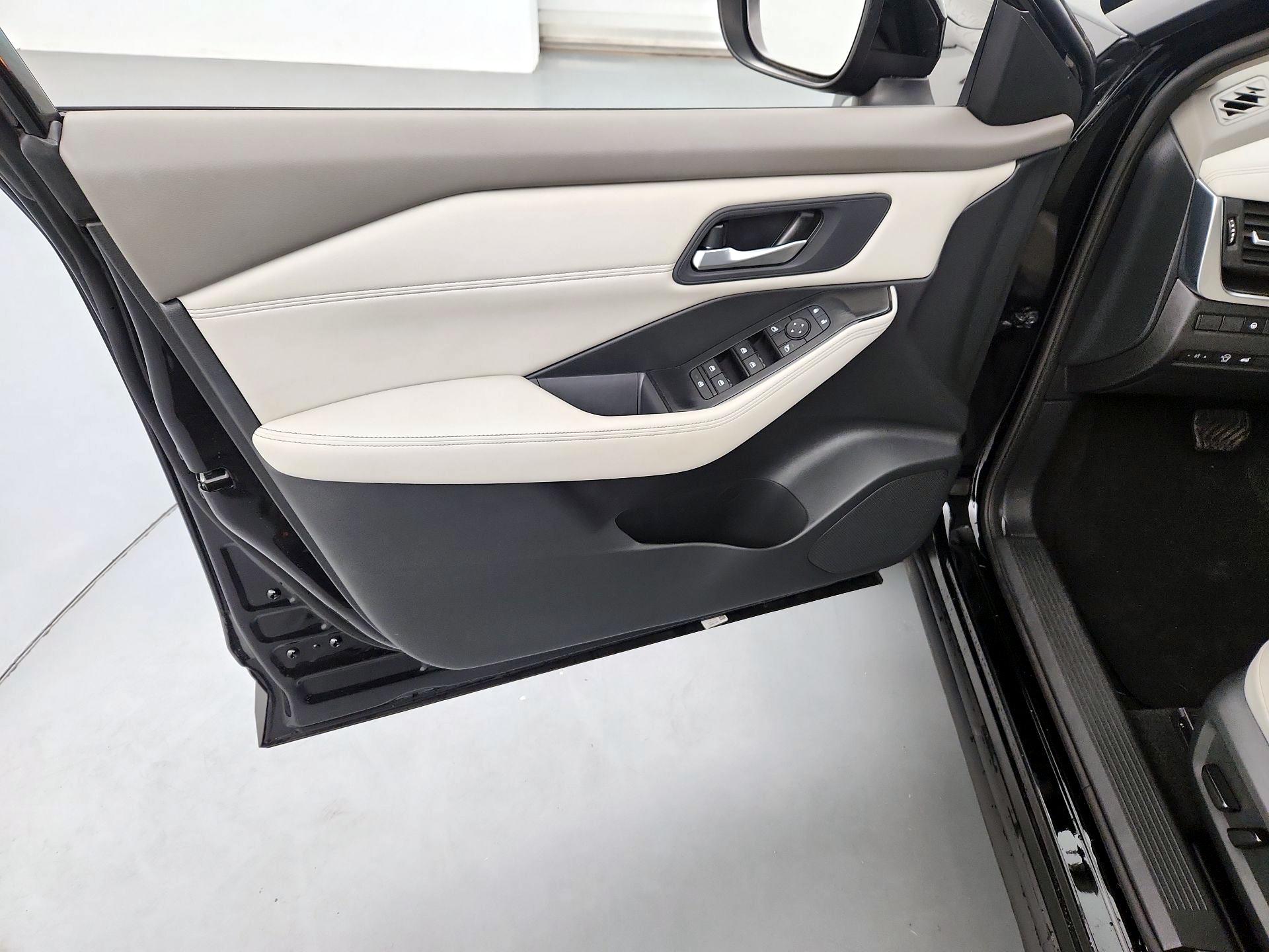 Thumbnail: 2023 Nissan Rogue - 12