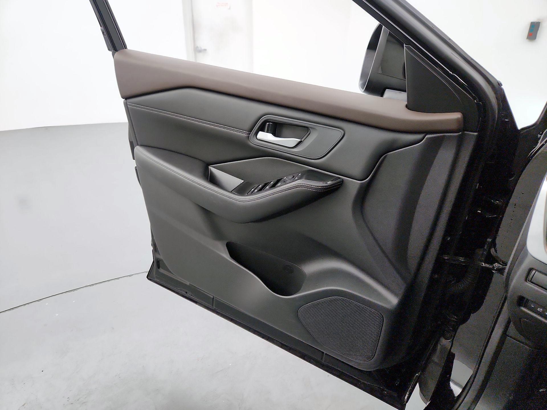 Thumbnail: 2023 Nissan Rogue - 12