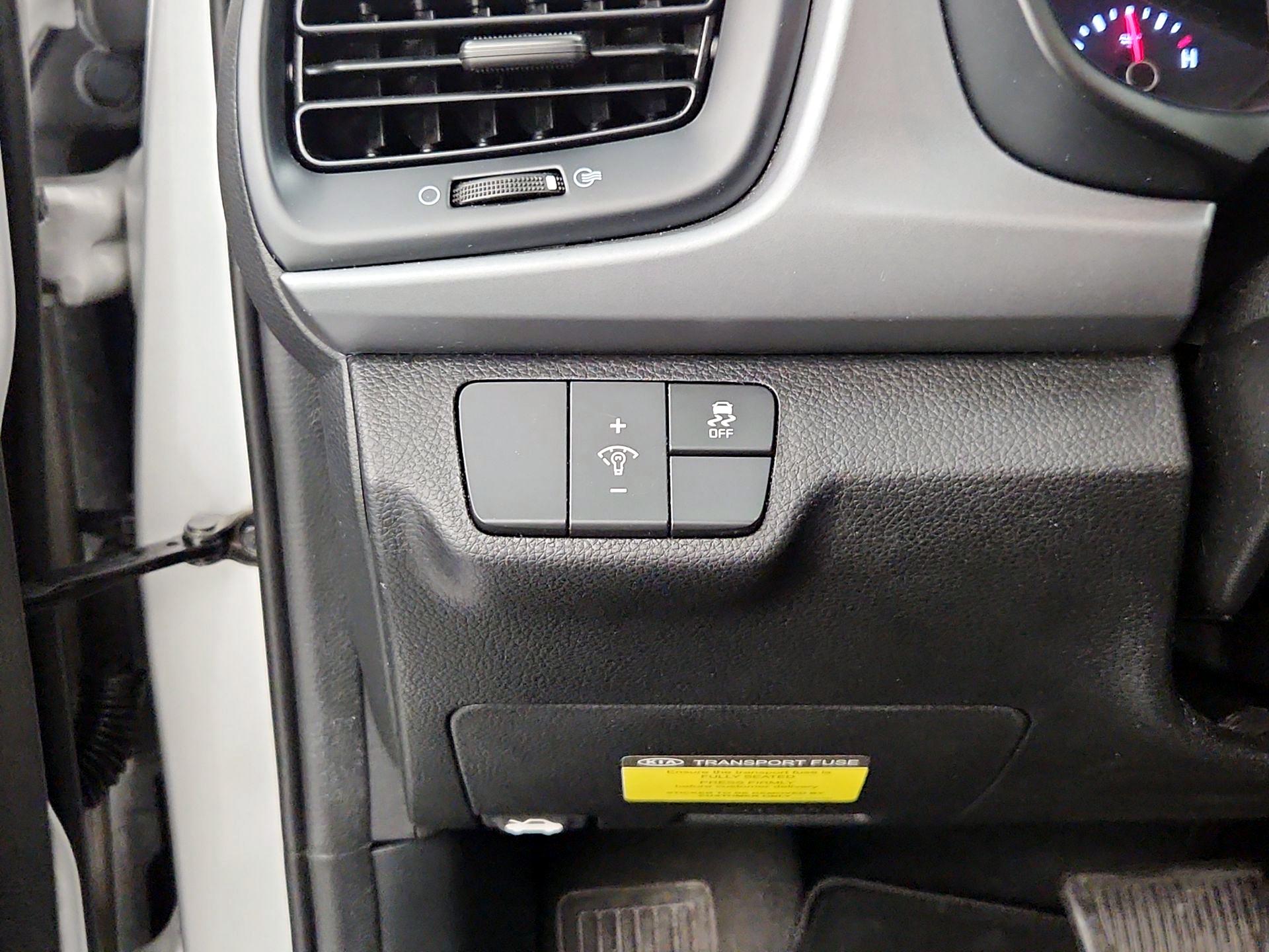 Thumbnail: 2020 Kia Rio - 13