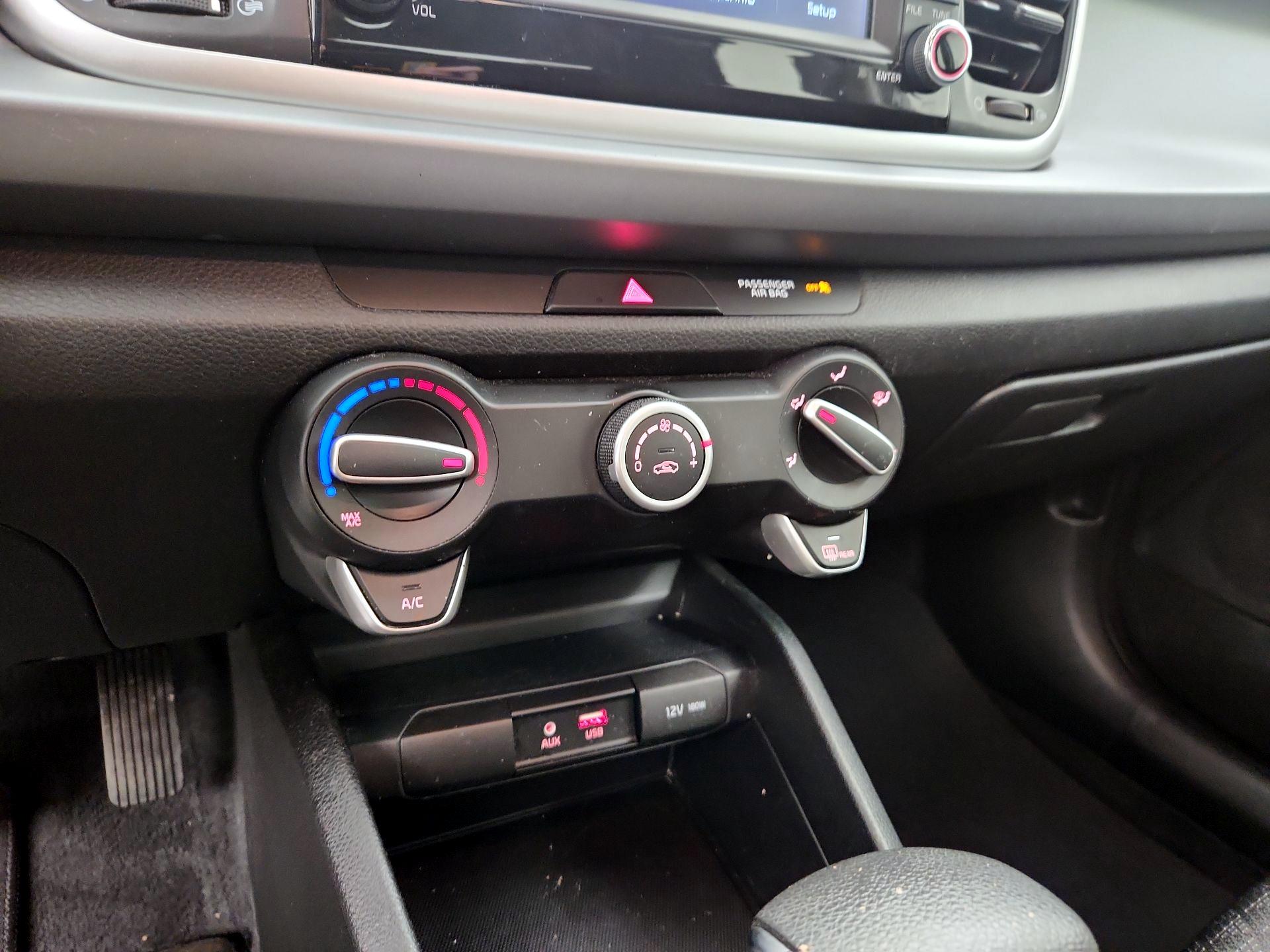 Thumbnail: 2020 Kia Rio - 16