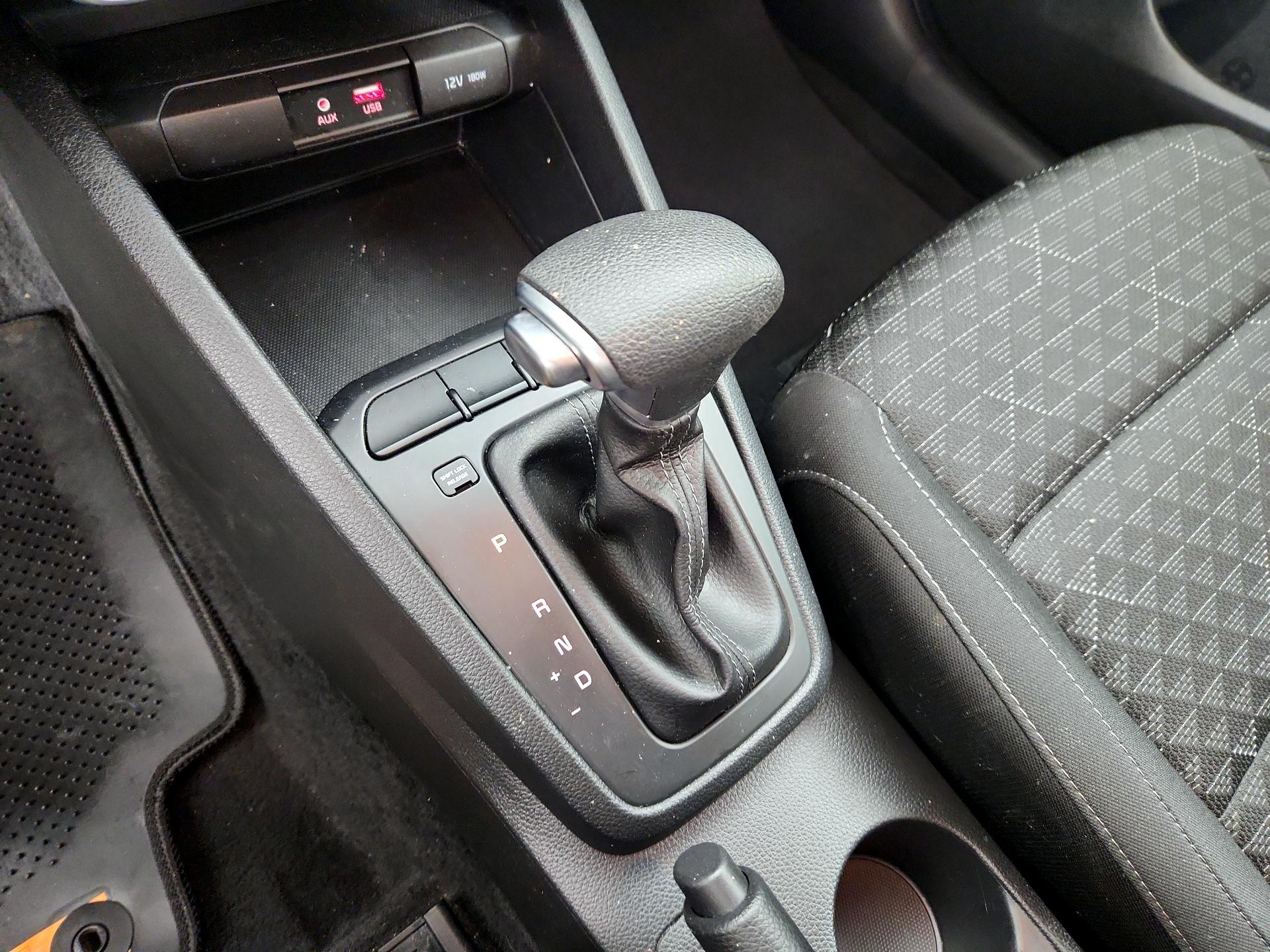 Thumbnail: 2020 Kia Rio - 17