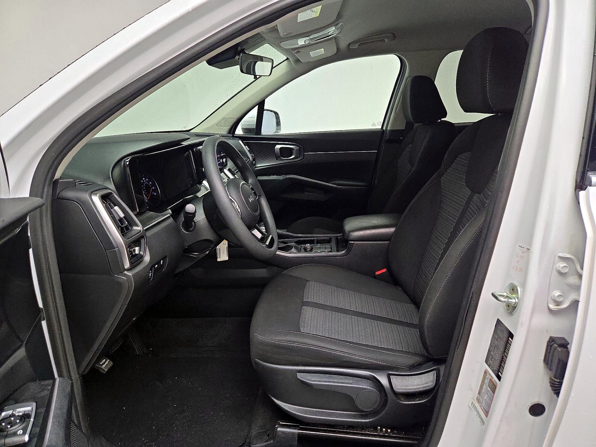 Thumbnail: 2023 Kia Sorento - 11