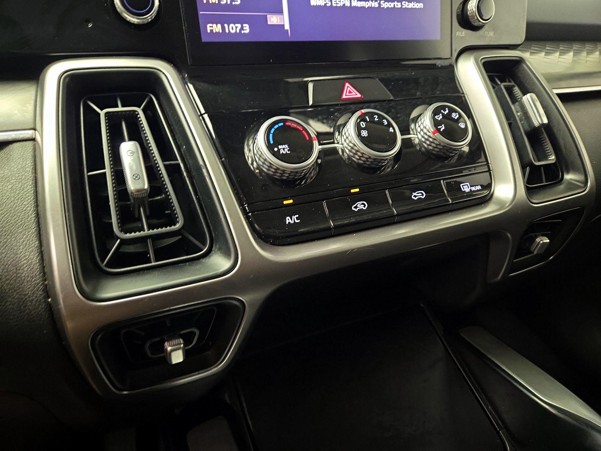 Thumbnail: 2023 Kia Sorento - 16