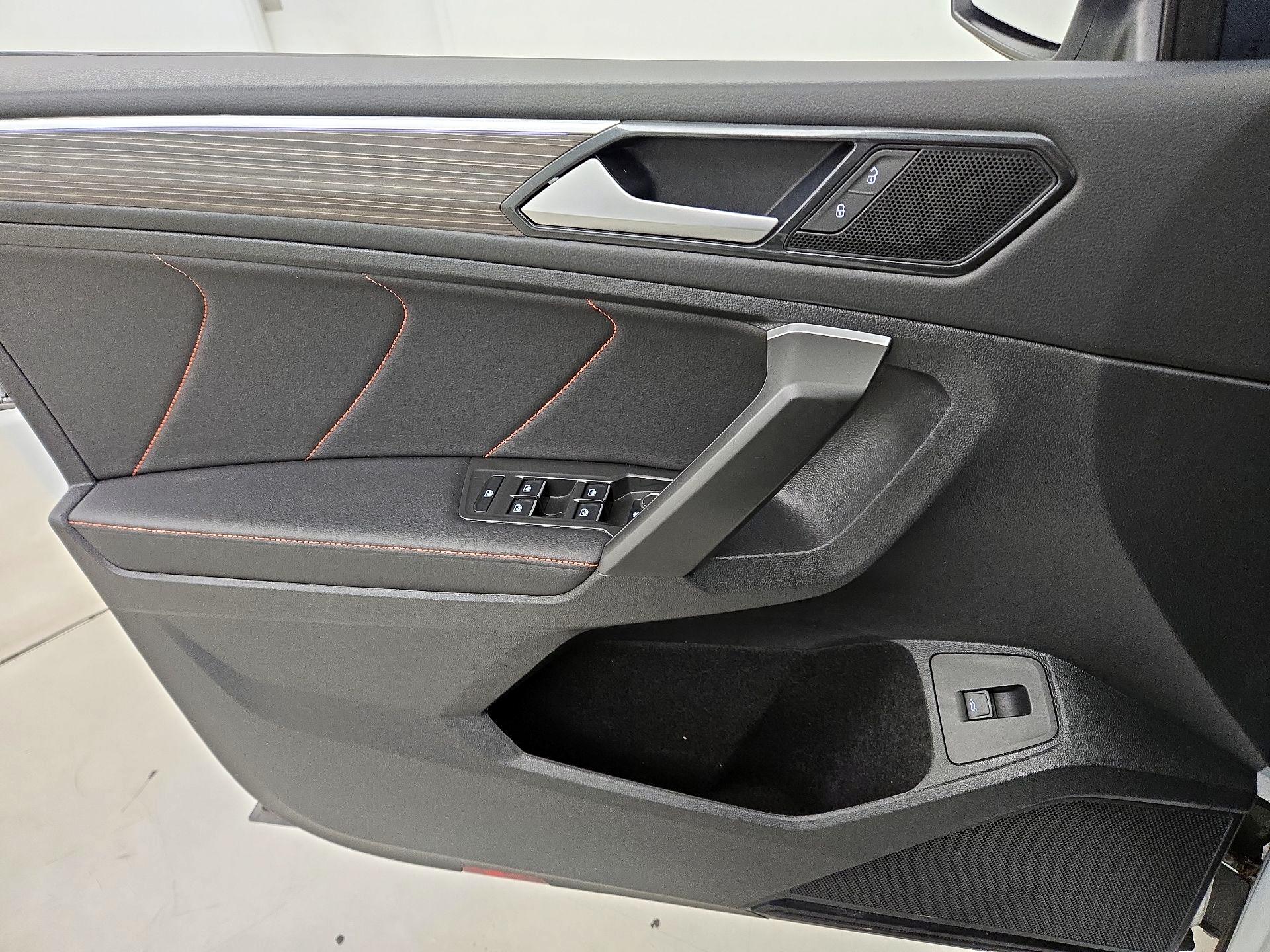 Thumbnail: 2024 Volkswagen Tiguan - 12