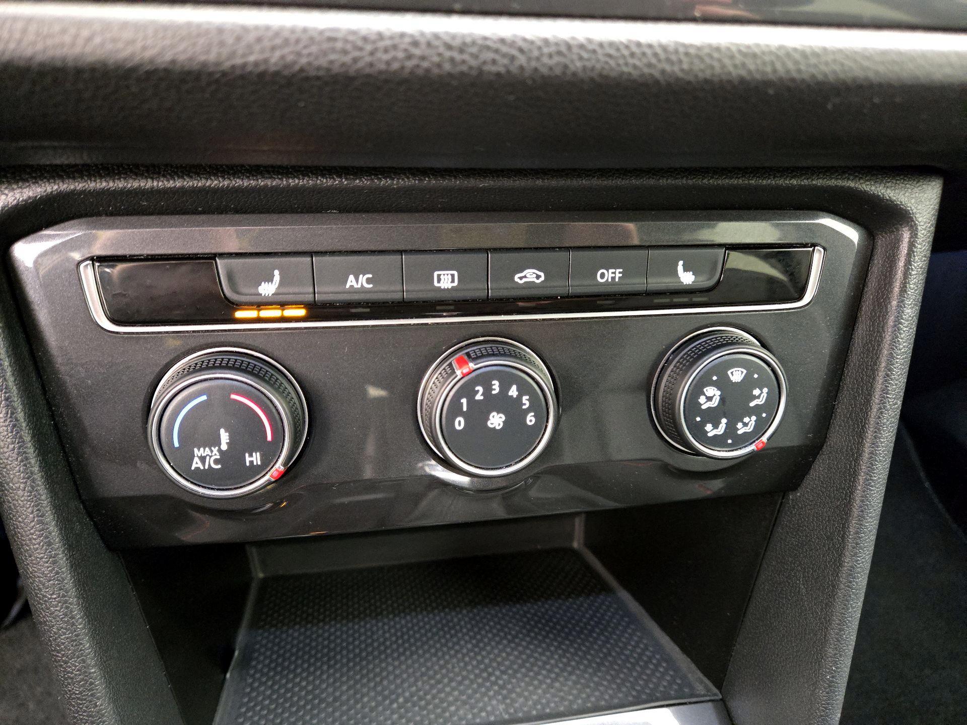 Thumbnail: 2024 Volkswagen Tiguan - 16