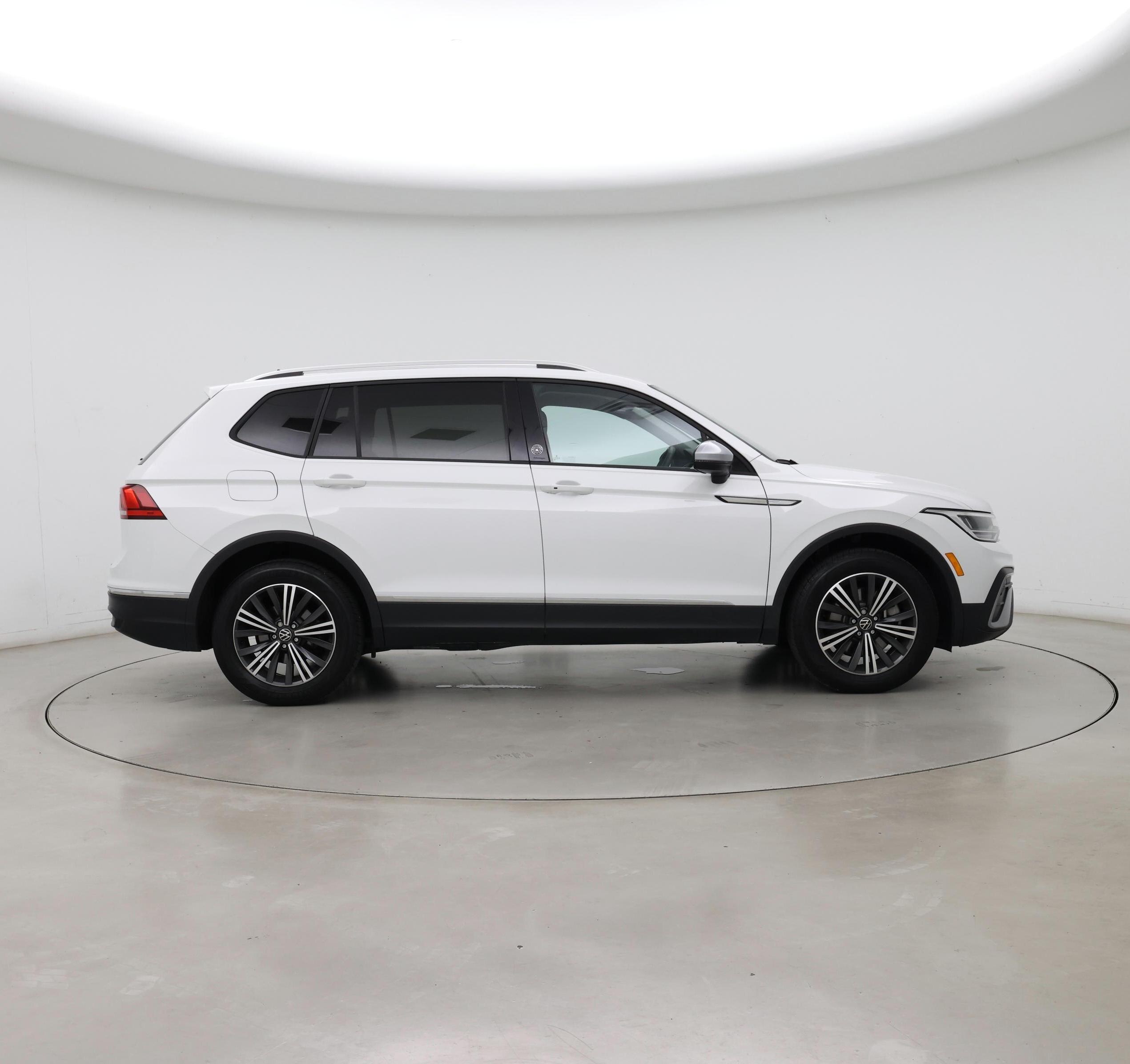 Thumbnail: 2024 Volkswagen Tiguan - 7