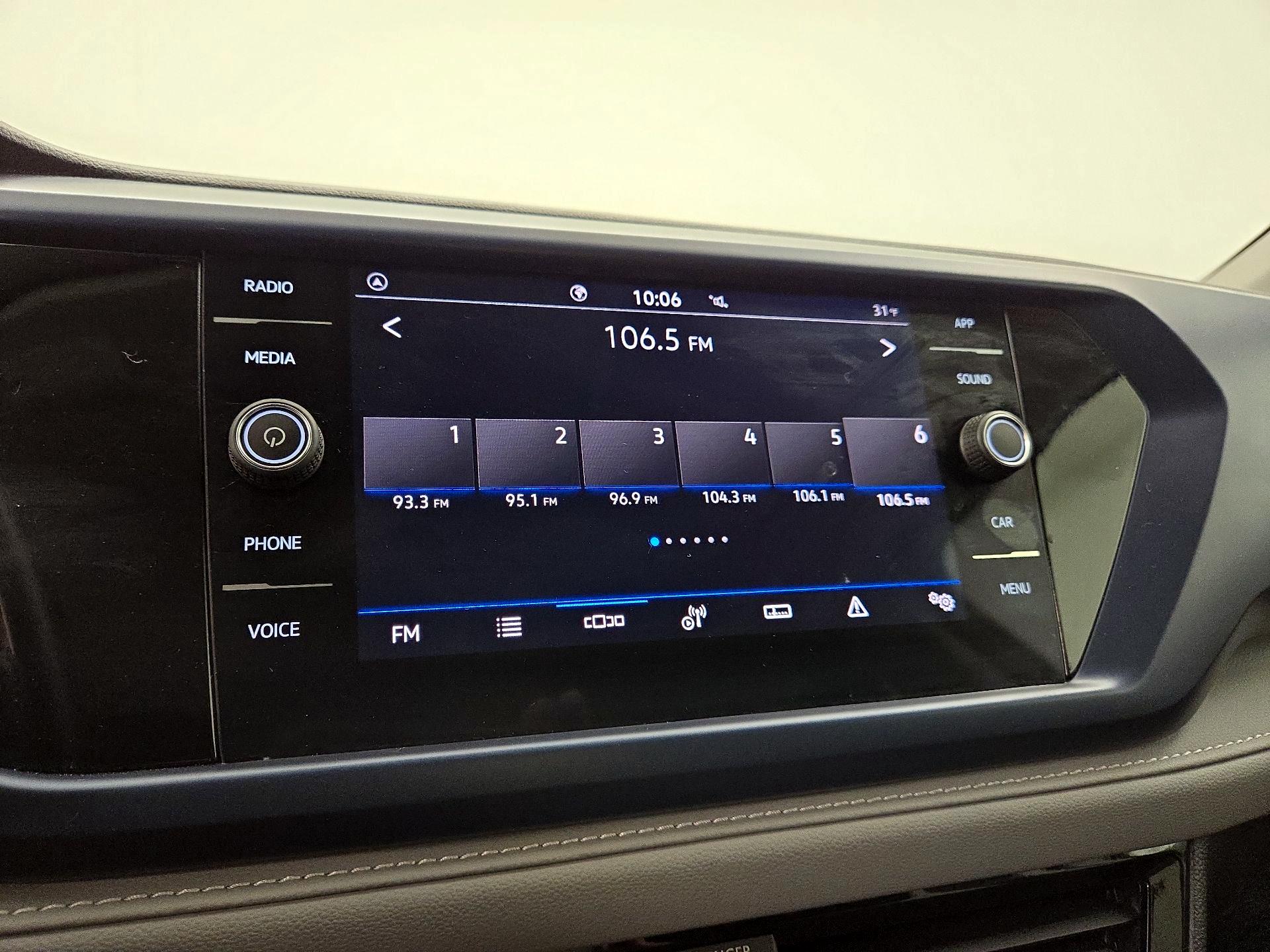 Thumbnail: 2024 Volkswagen Taos - 15