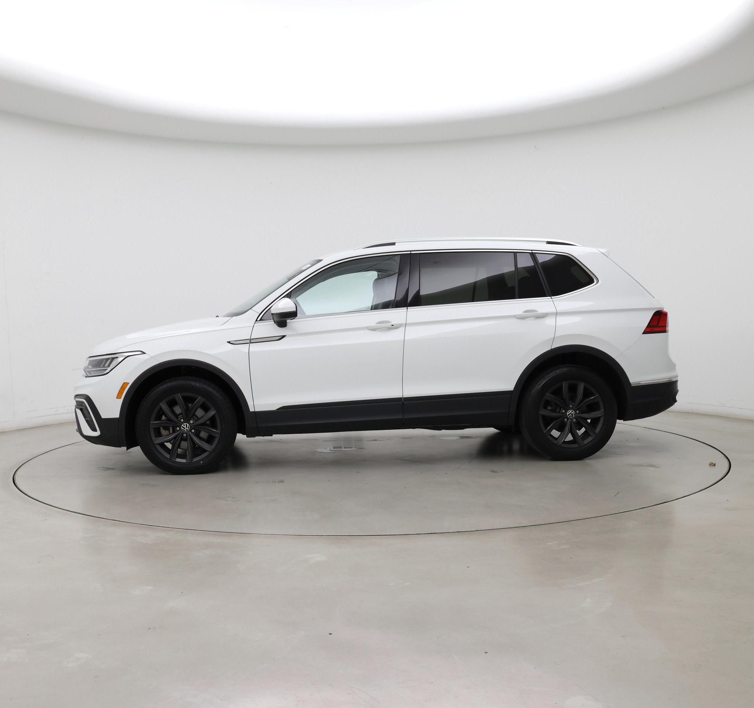 Thumbnail: 2024 Volkswagen Tiguan - 3