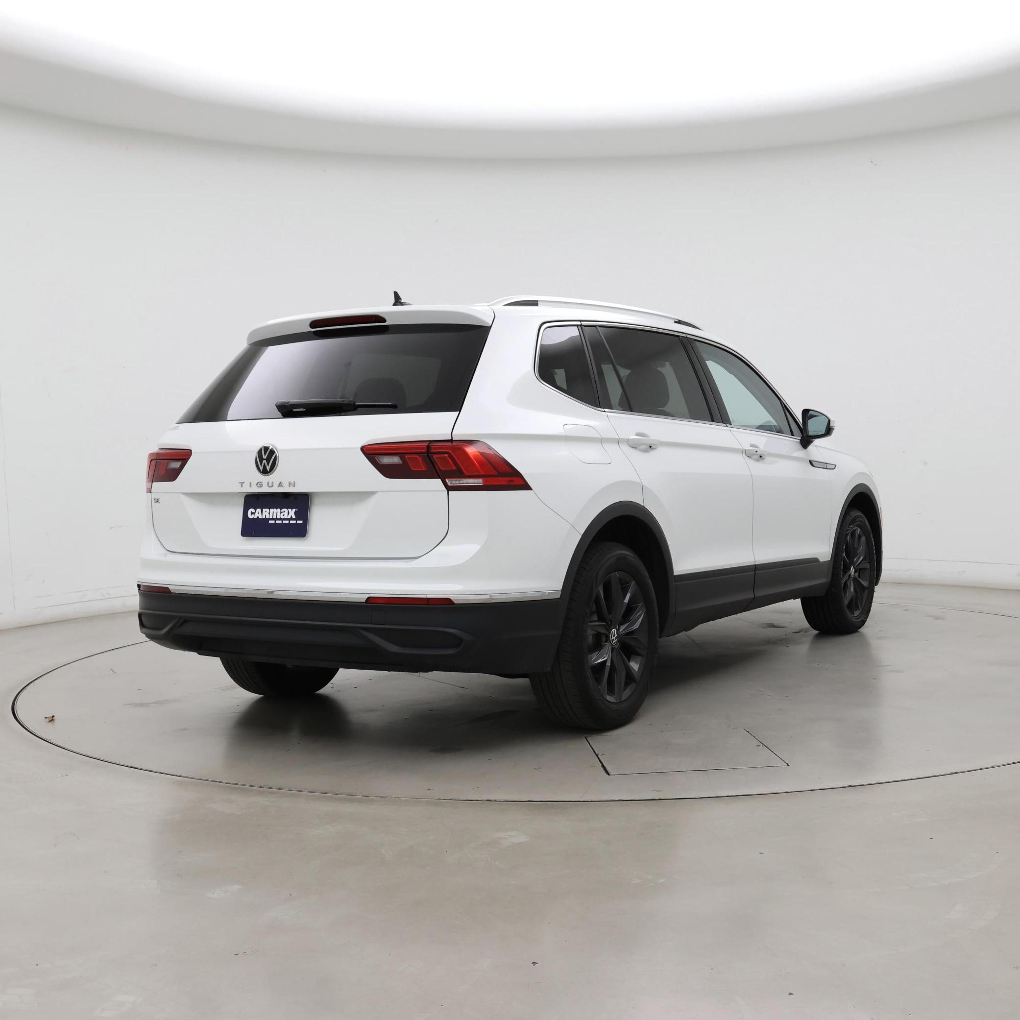 Thumbnail: 2024 Volkswagen Tiguan - 8