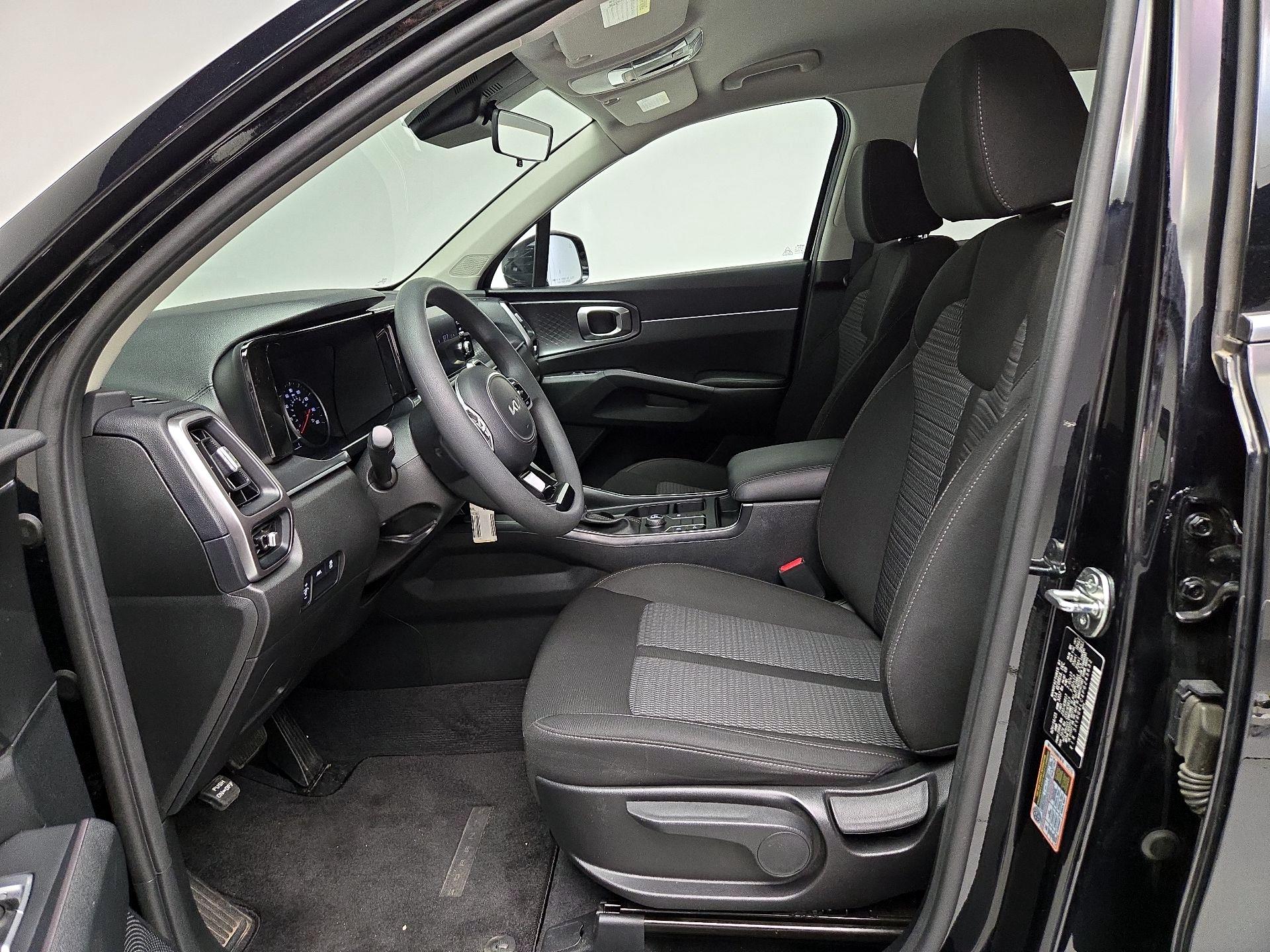 Thumbnail: 2023 Kia Sorento - 11