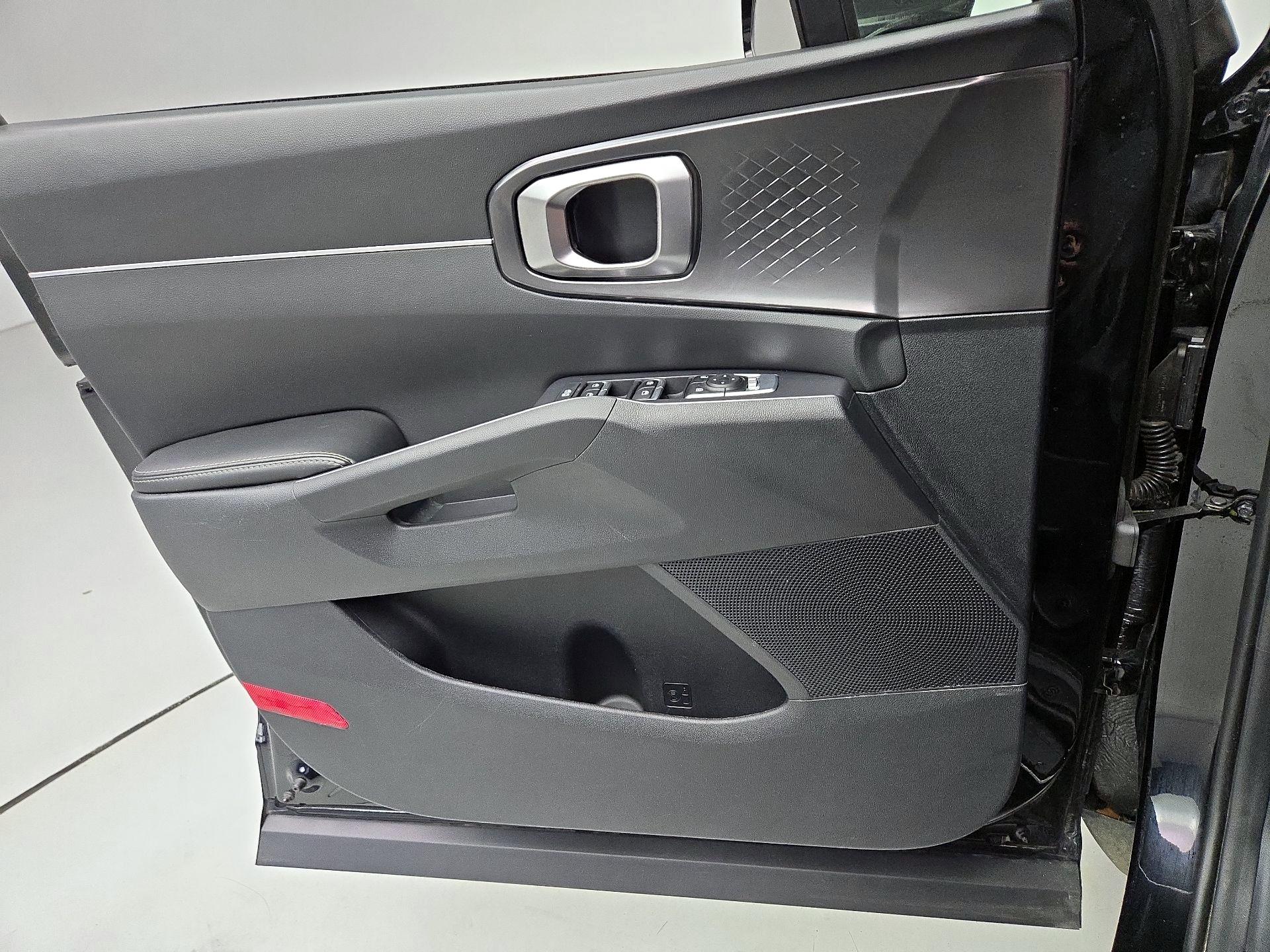 Thumbnail: 2023 Kia Sorento - 12