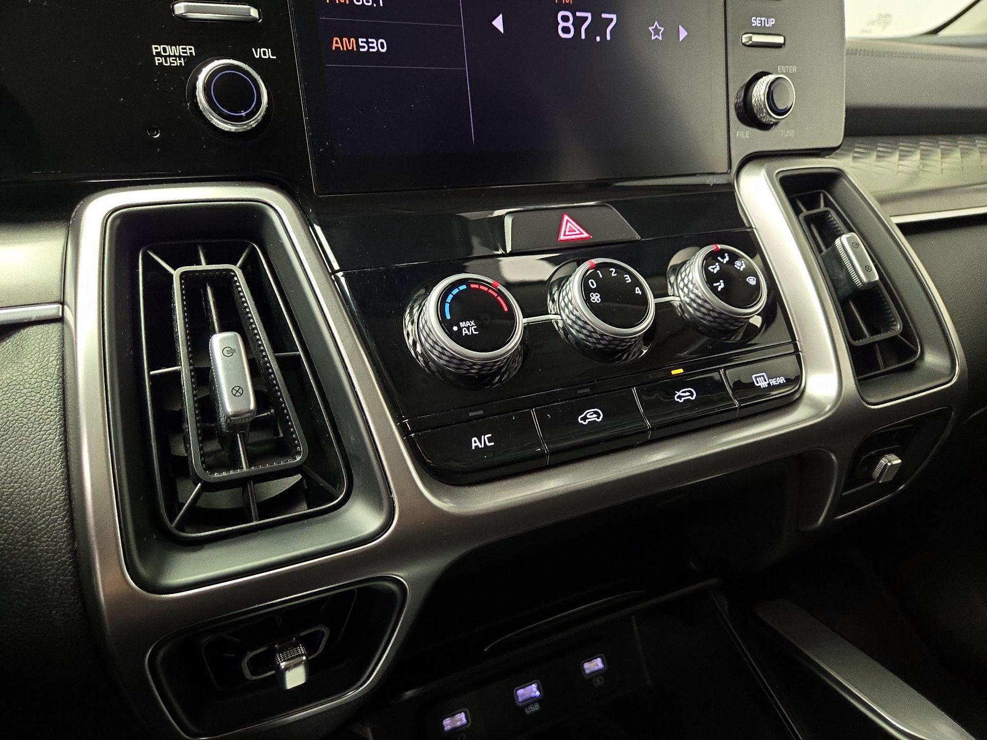 Thumbnail: 2023 Kia Sorento - 16