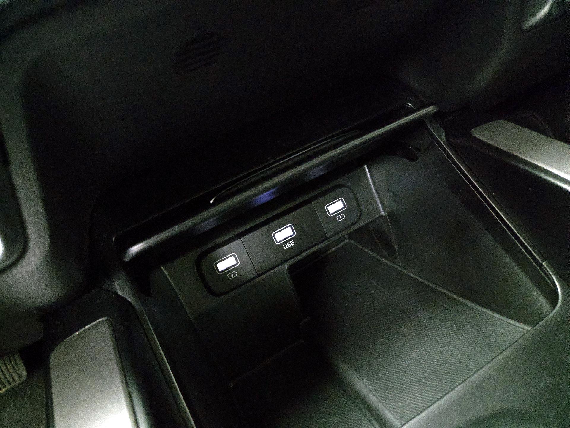 Thumbnail: 2023 Kia Sorento - 18