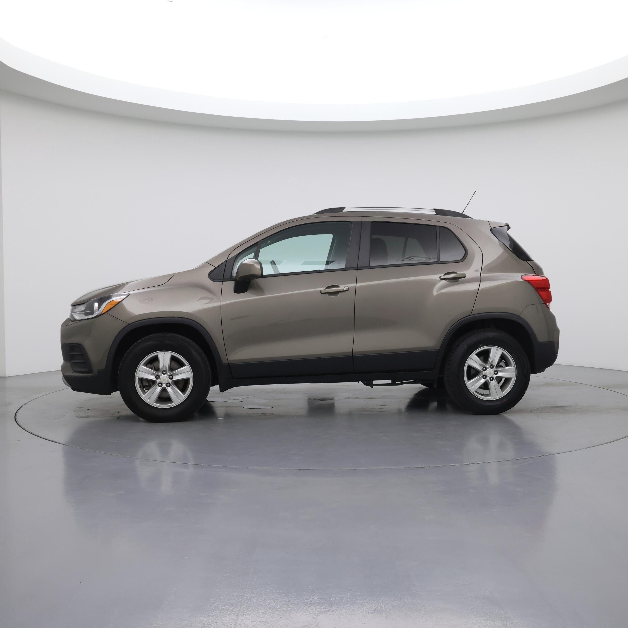 Thumbnail: 2021 Chevrolet Trax - 3