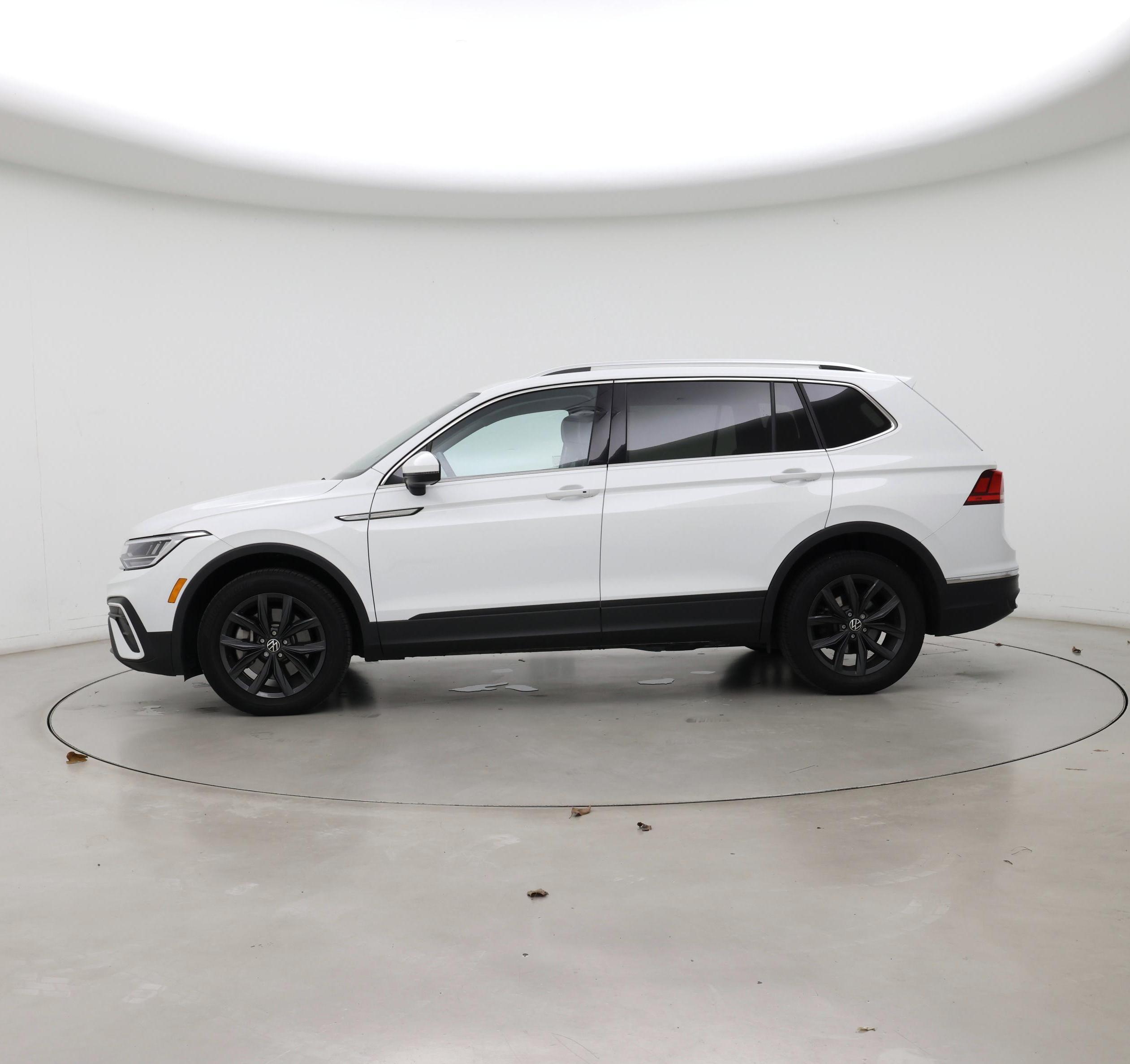 Thumbnail: 2024 Volkswagen Tiguan - 3