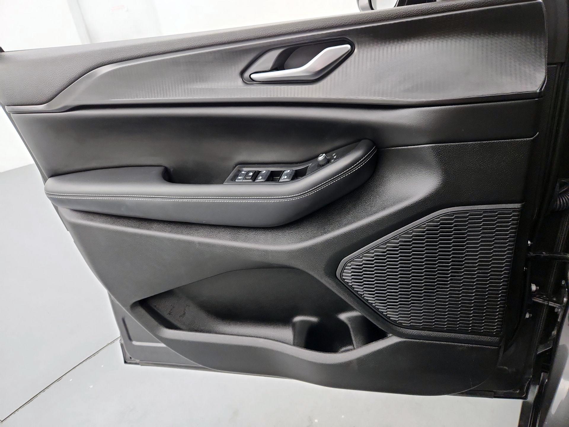 Thumbnail: 2024 Jeep Grand Cherokee L - 12