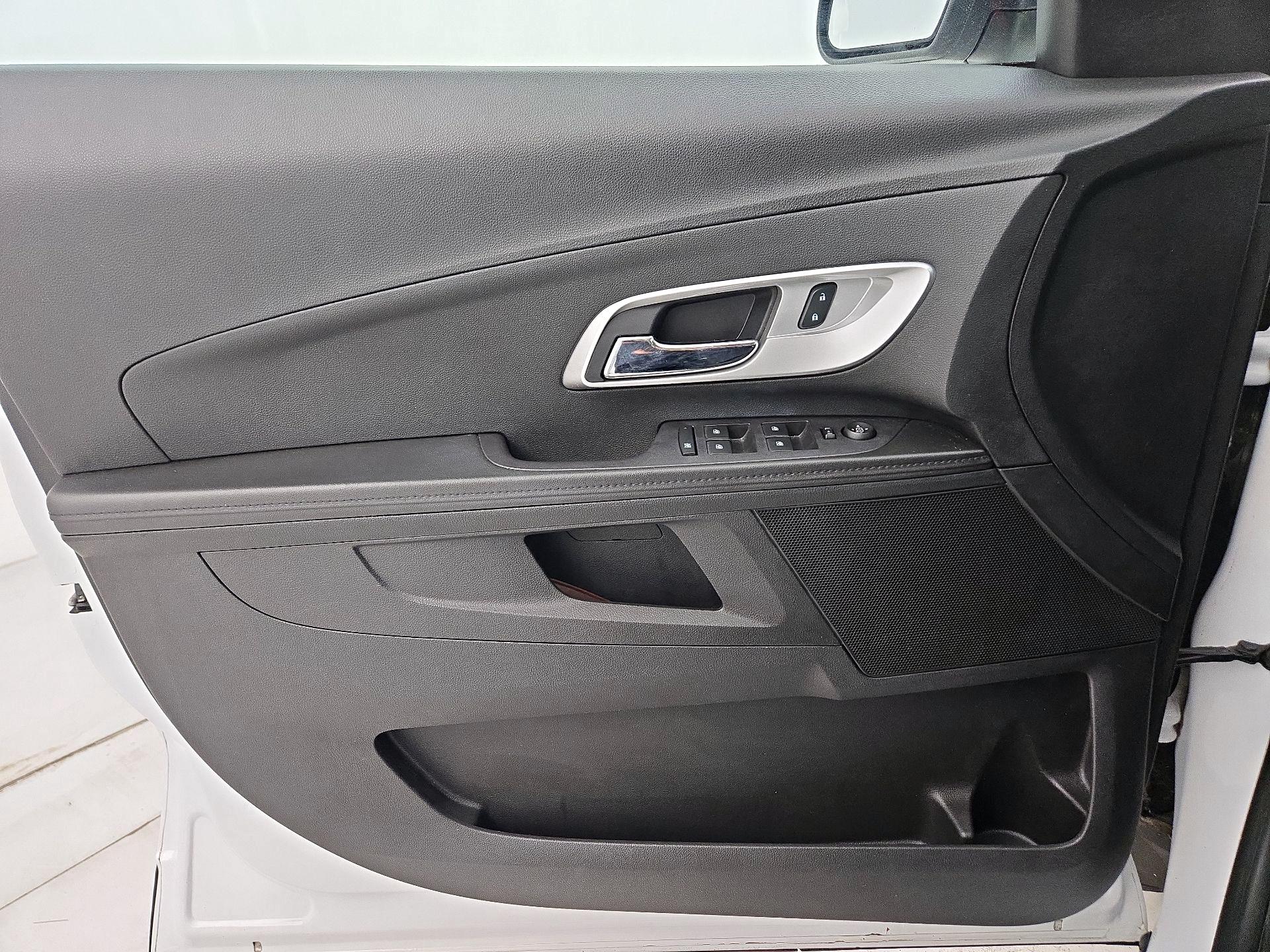 Thumbnail: 2016 Chevrolet Equinox - 12