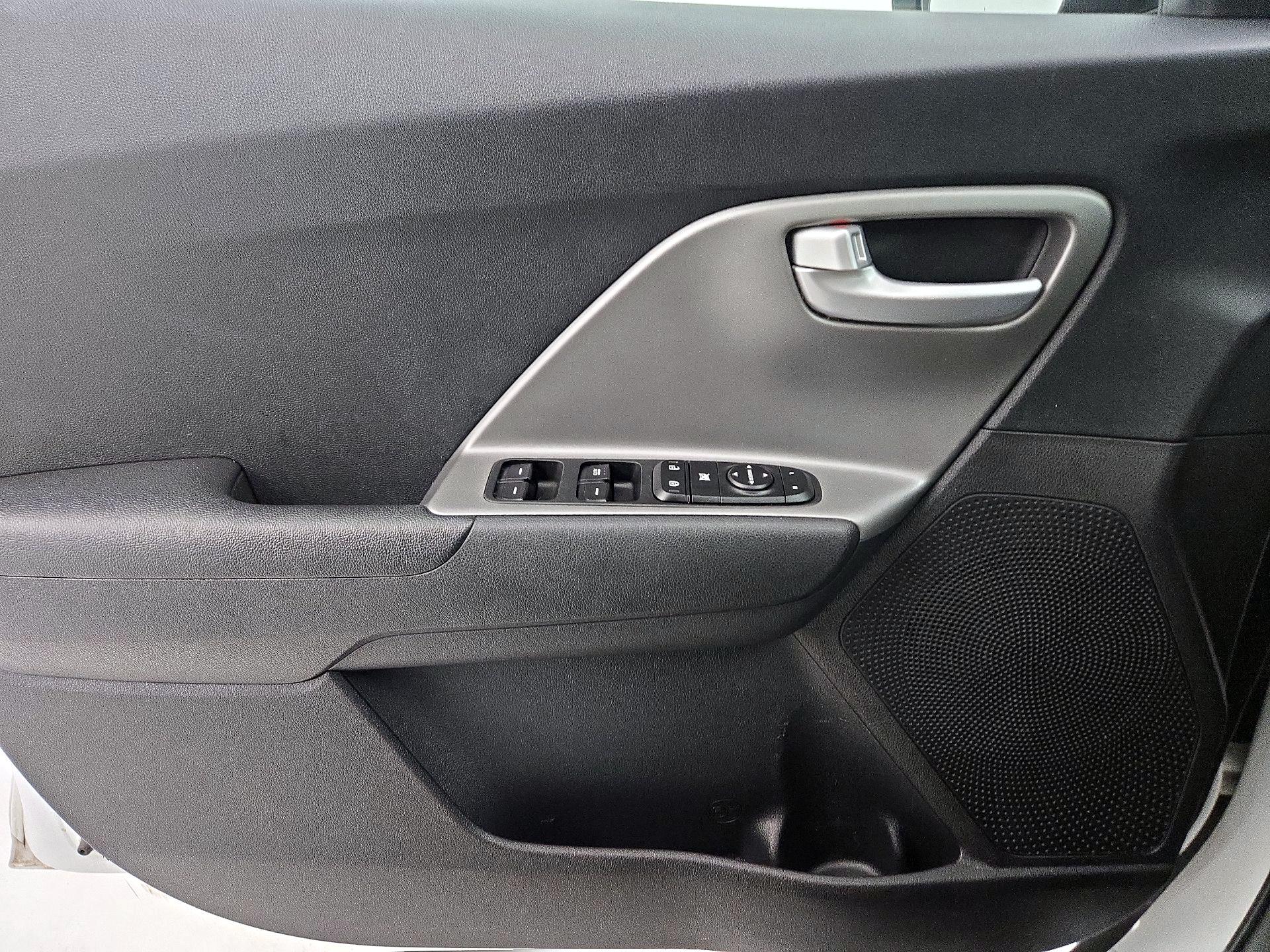 Thumbnail: 2019 Kia Niro - 12