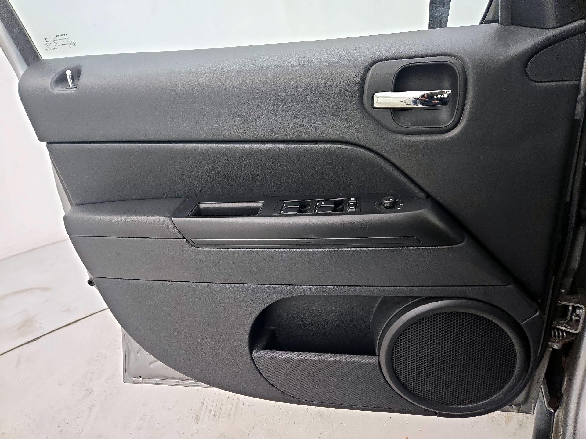 Thumbnail: 2014 Jeep Patriot - 12