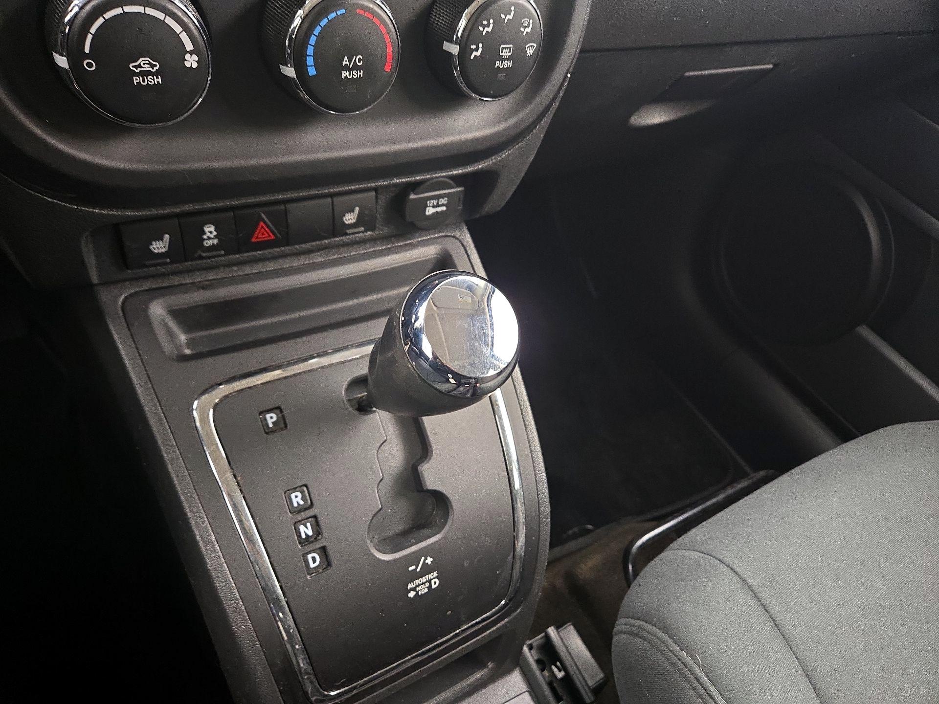 Thumbnail: 2014 Jeep Patriot - 15