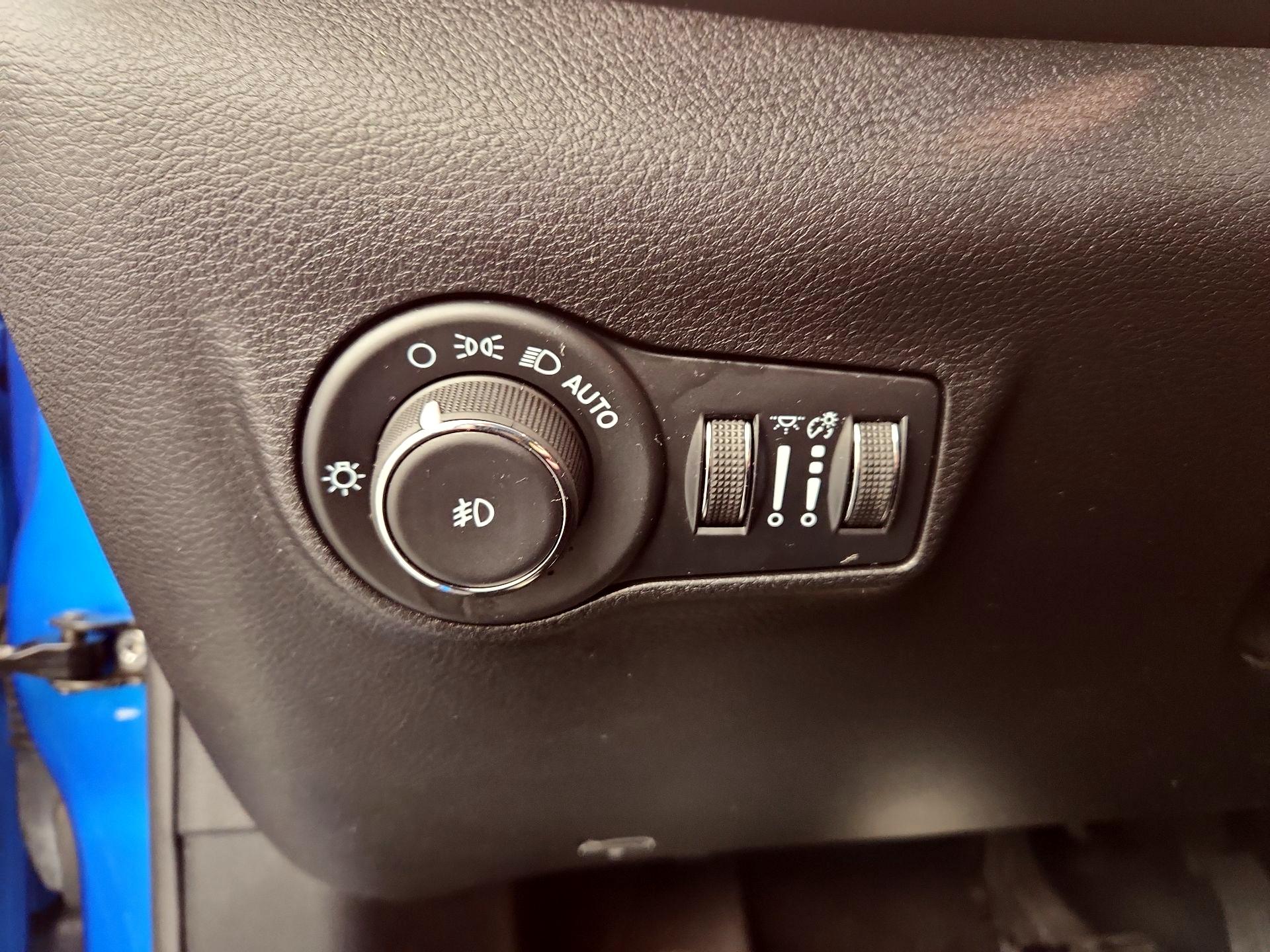 Thumbnail: 2022 Jeep Compass - 13