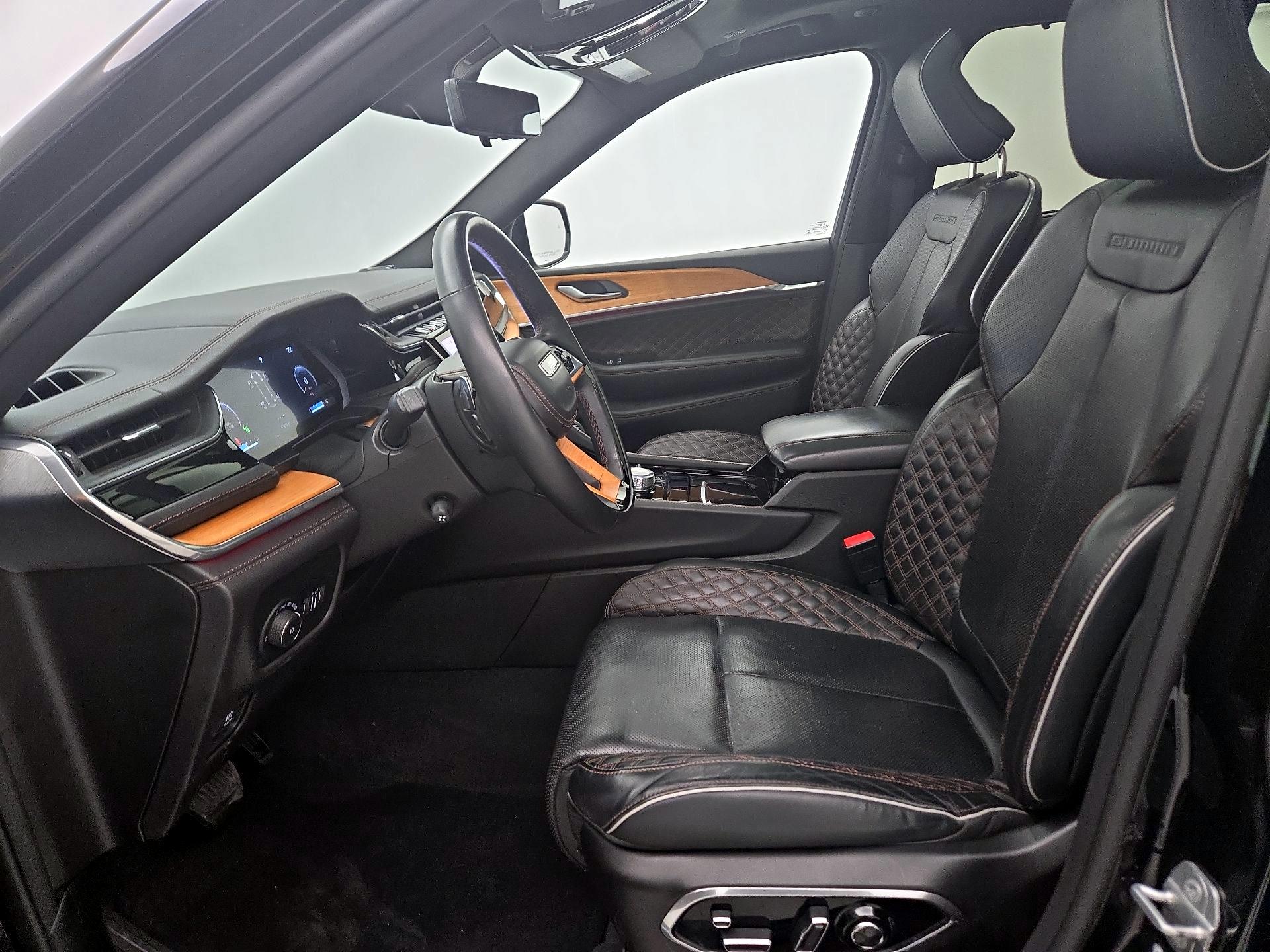 Thumbnail: 2022 Jeep Grand Cherokee - 11