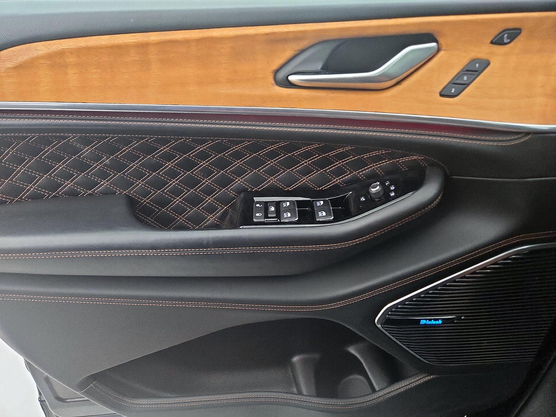 Thumbnail: 2022 Jeep Grand Cherokee - 12