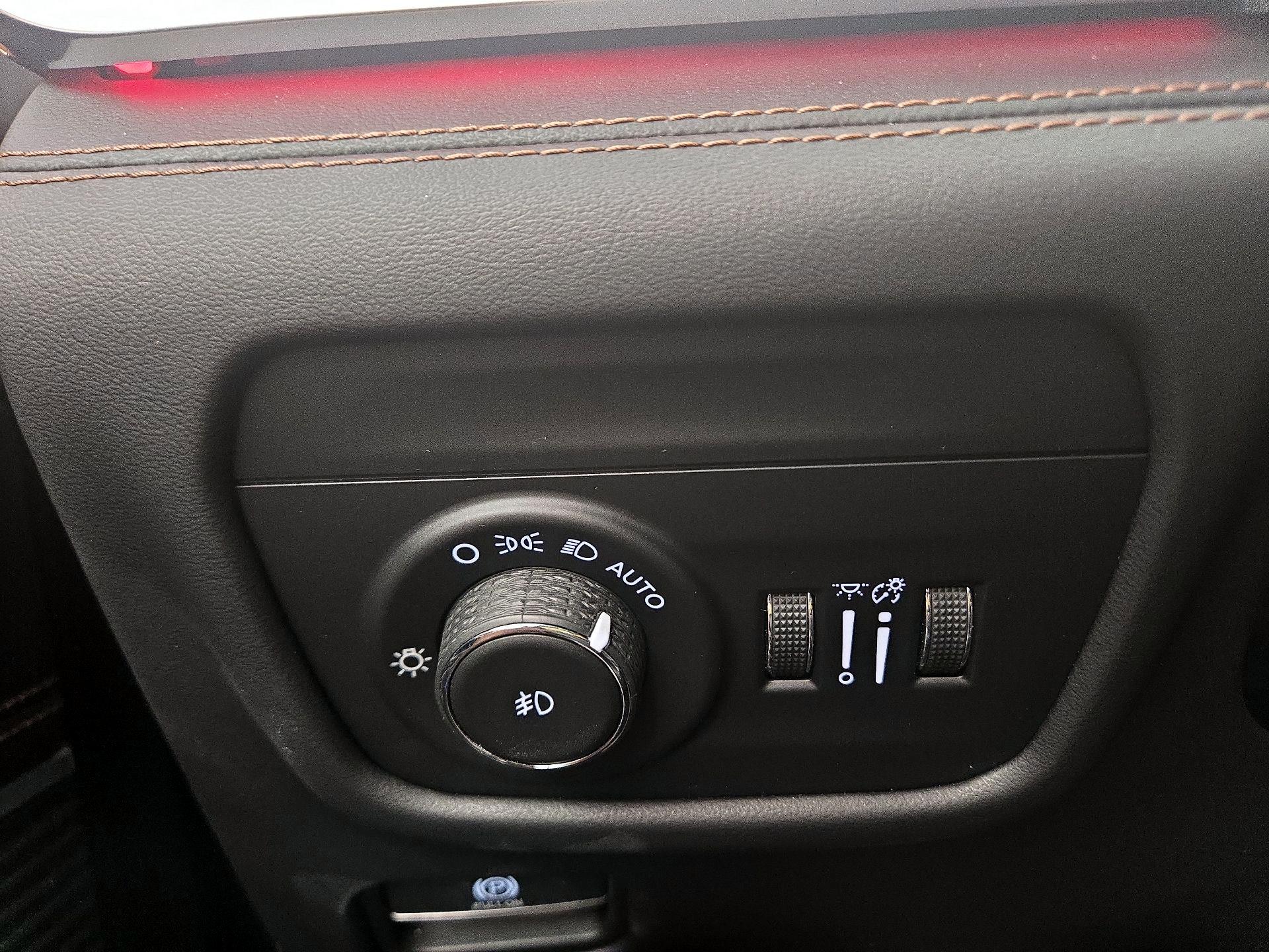 Thumbnail: 2022 Jeep Grand Cherokee - 13