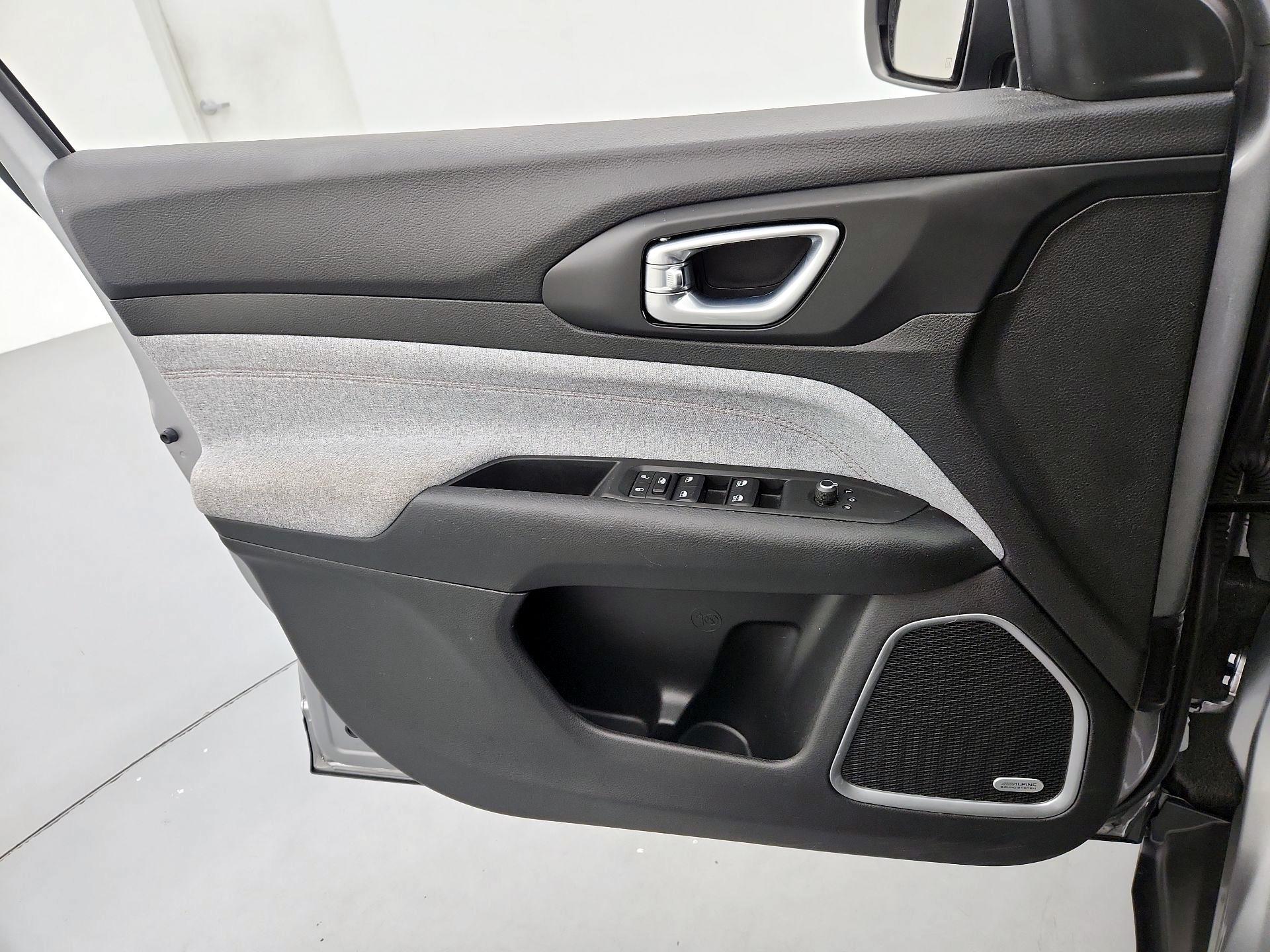 Thumbnail: 2022 Jeep Compass - 12