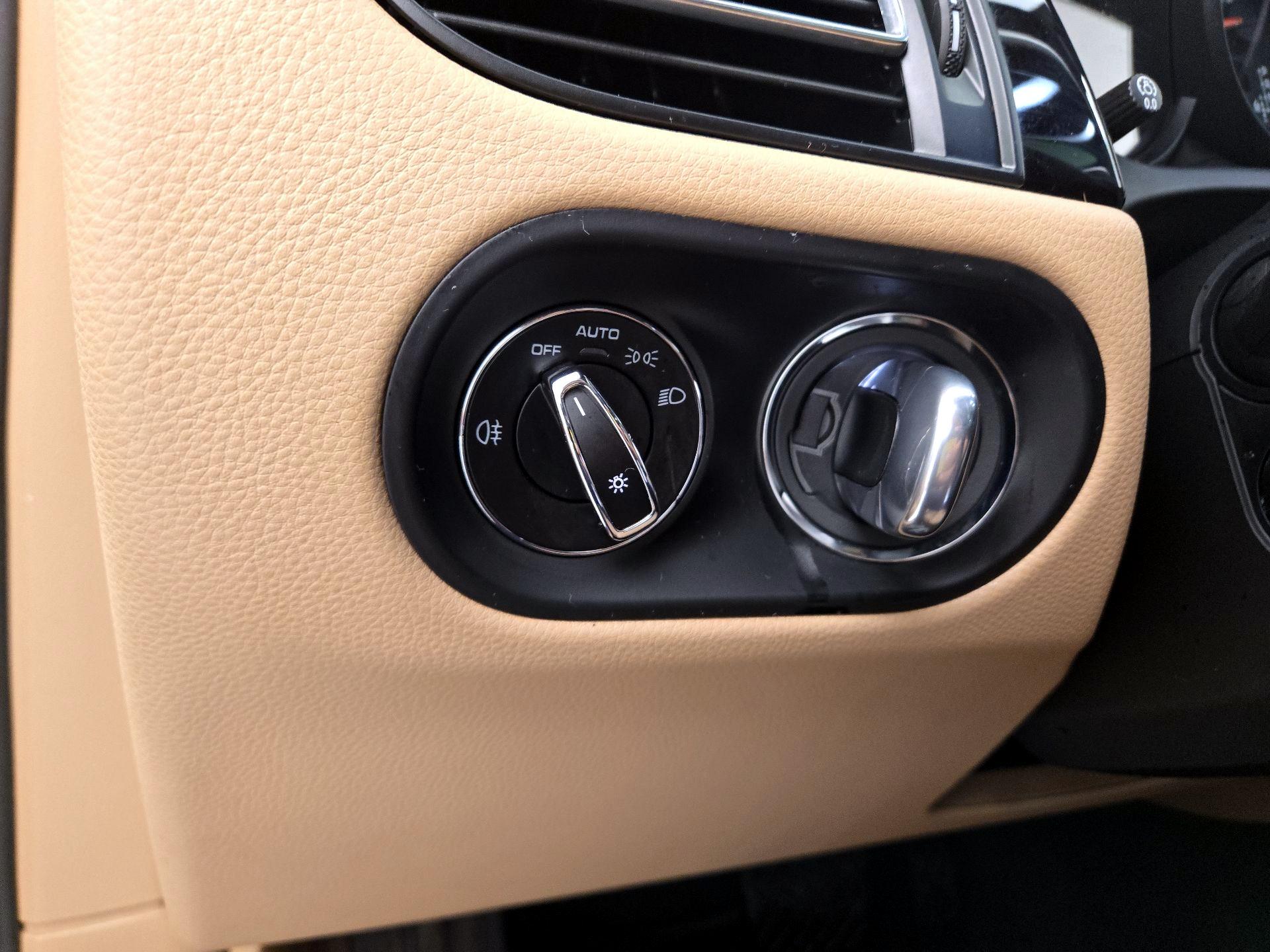 Thumbnail: 2021 Porsche Macan - 13