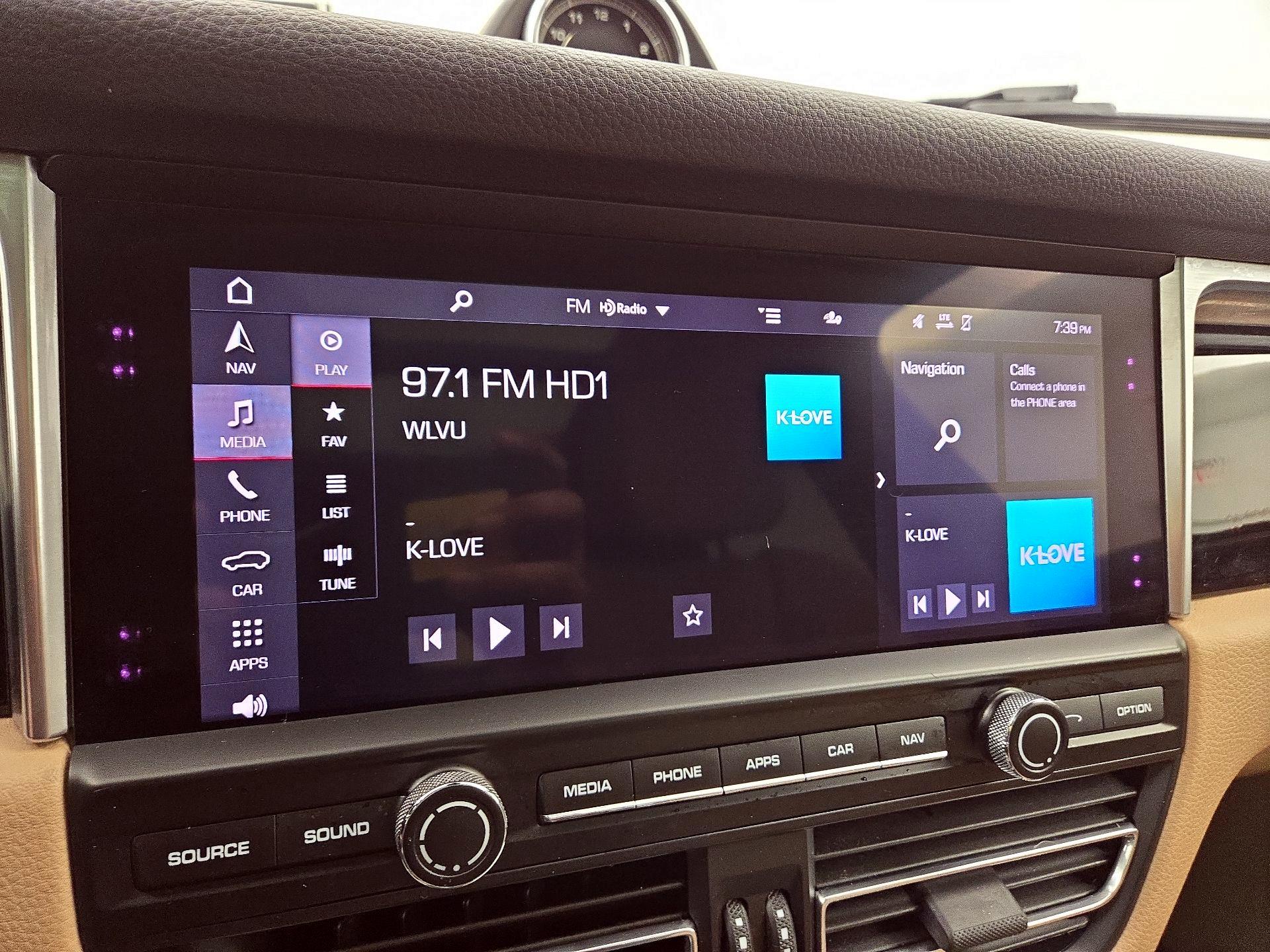 Thumbnail: 2021 Porsche Macan - 16