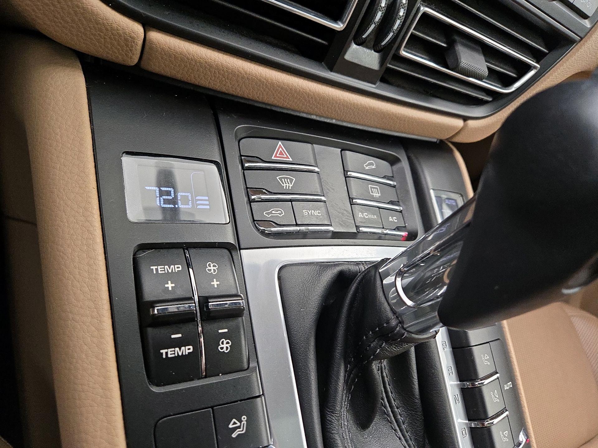 Thumbnail: 2021 Porsche Macan - 17