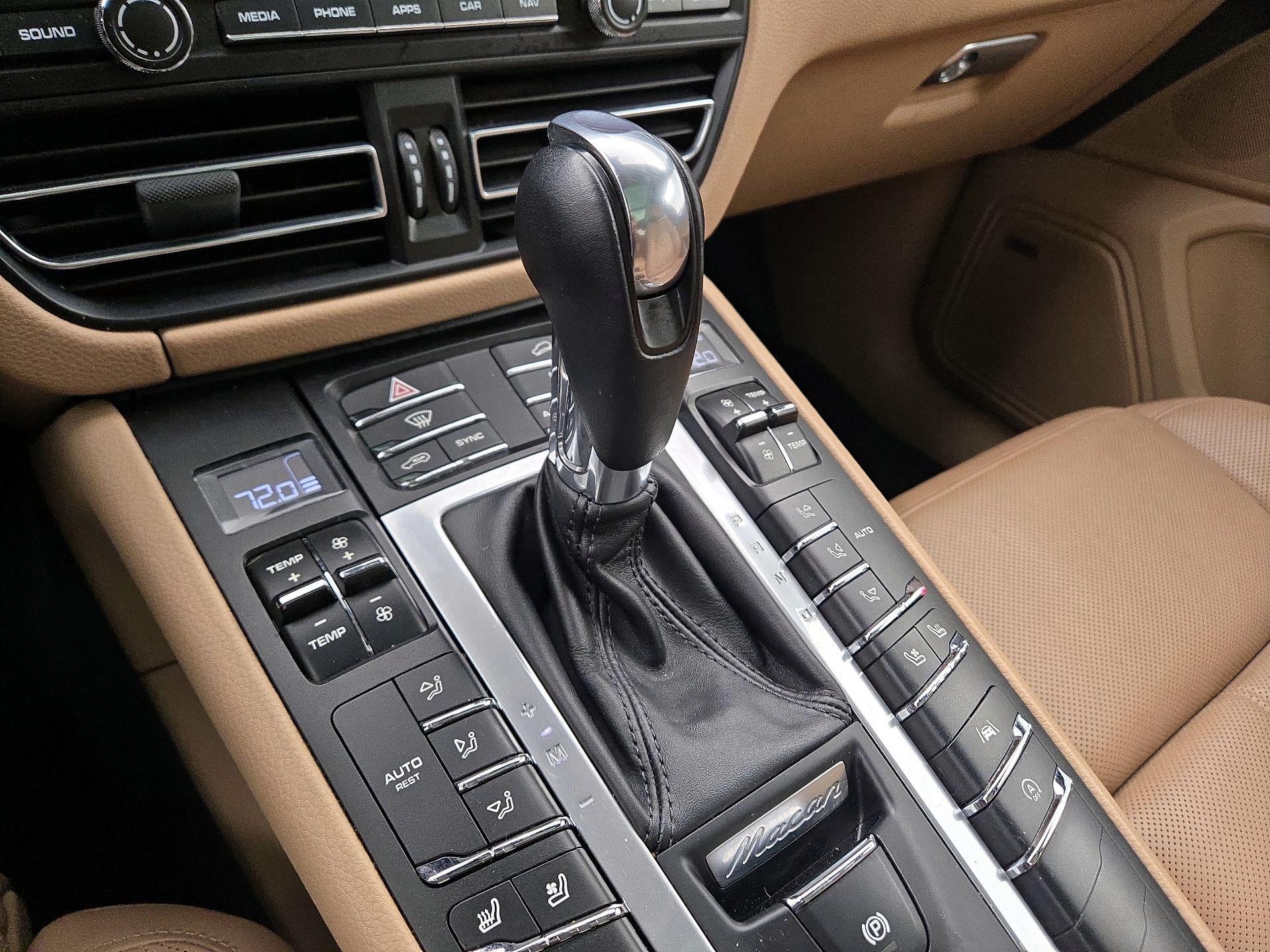 Thumbnail: 2021 Porsche Macan - 18