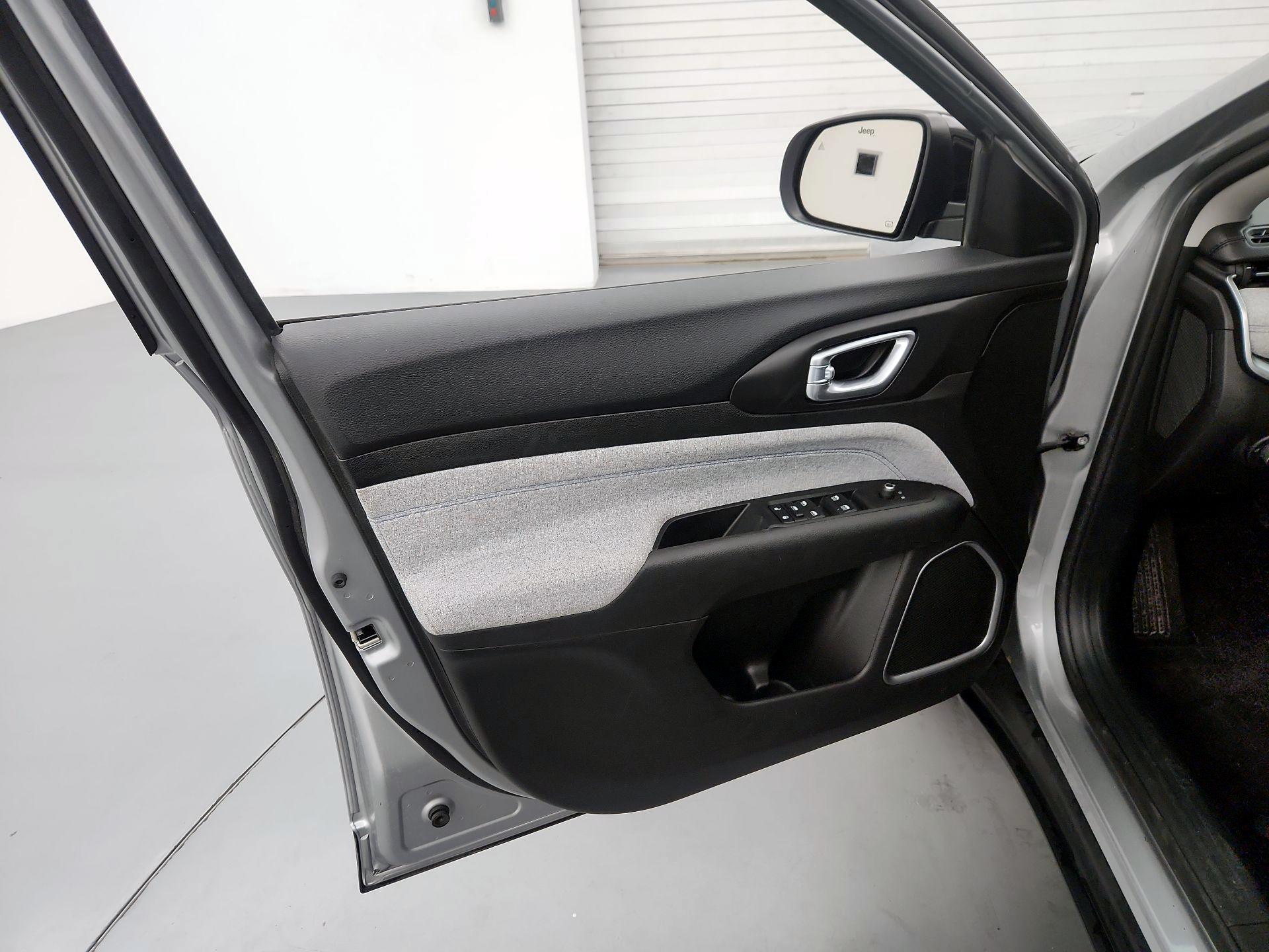 Thumbnail: 2022 Jeep Compass - 12